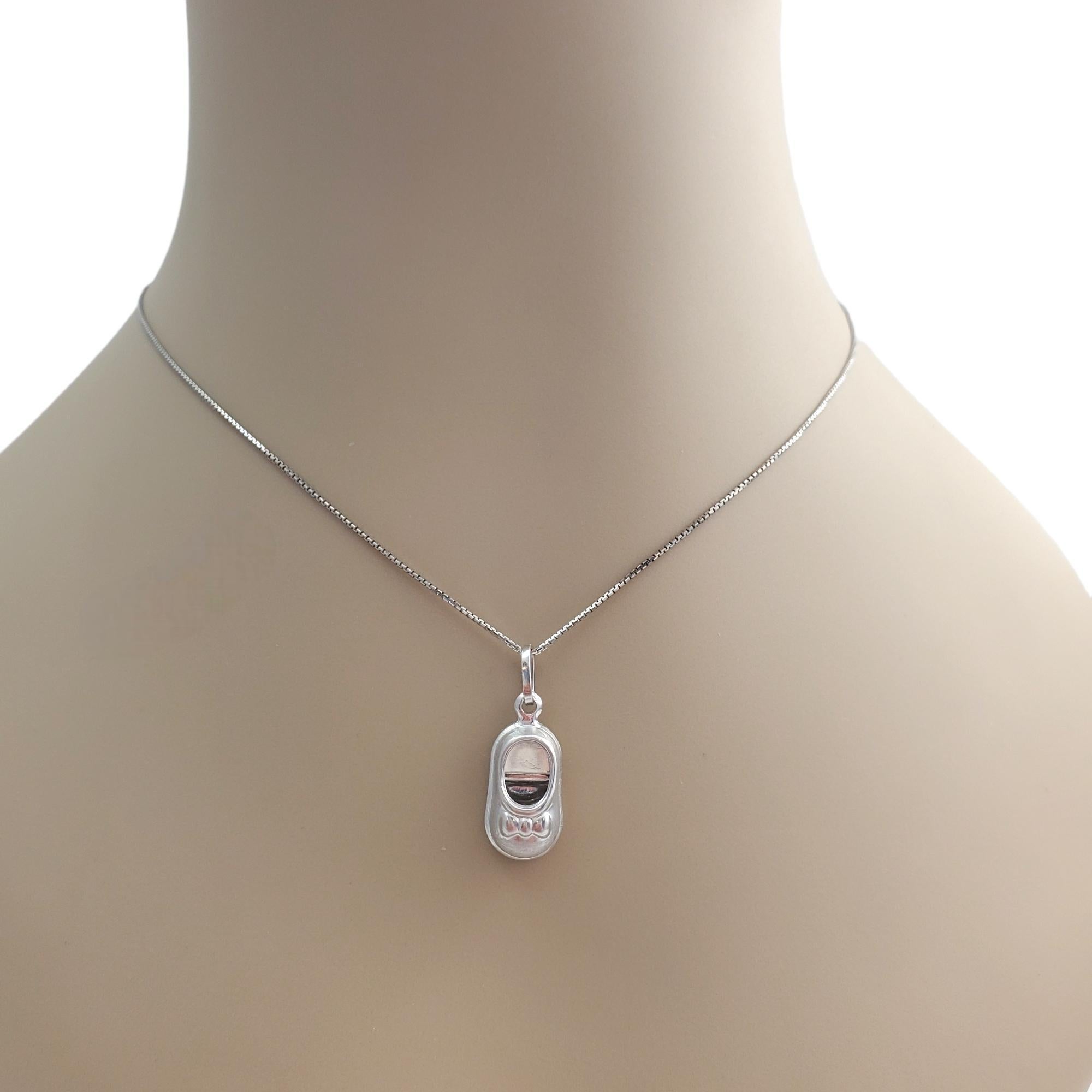 Pendentif en or blanc 14K avec breloque chaussure de bébé #19355 en vente 1