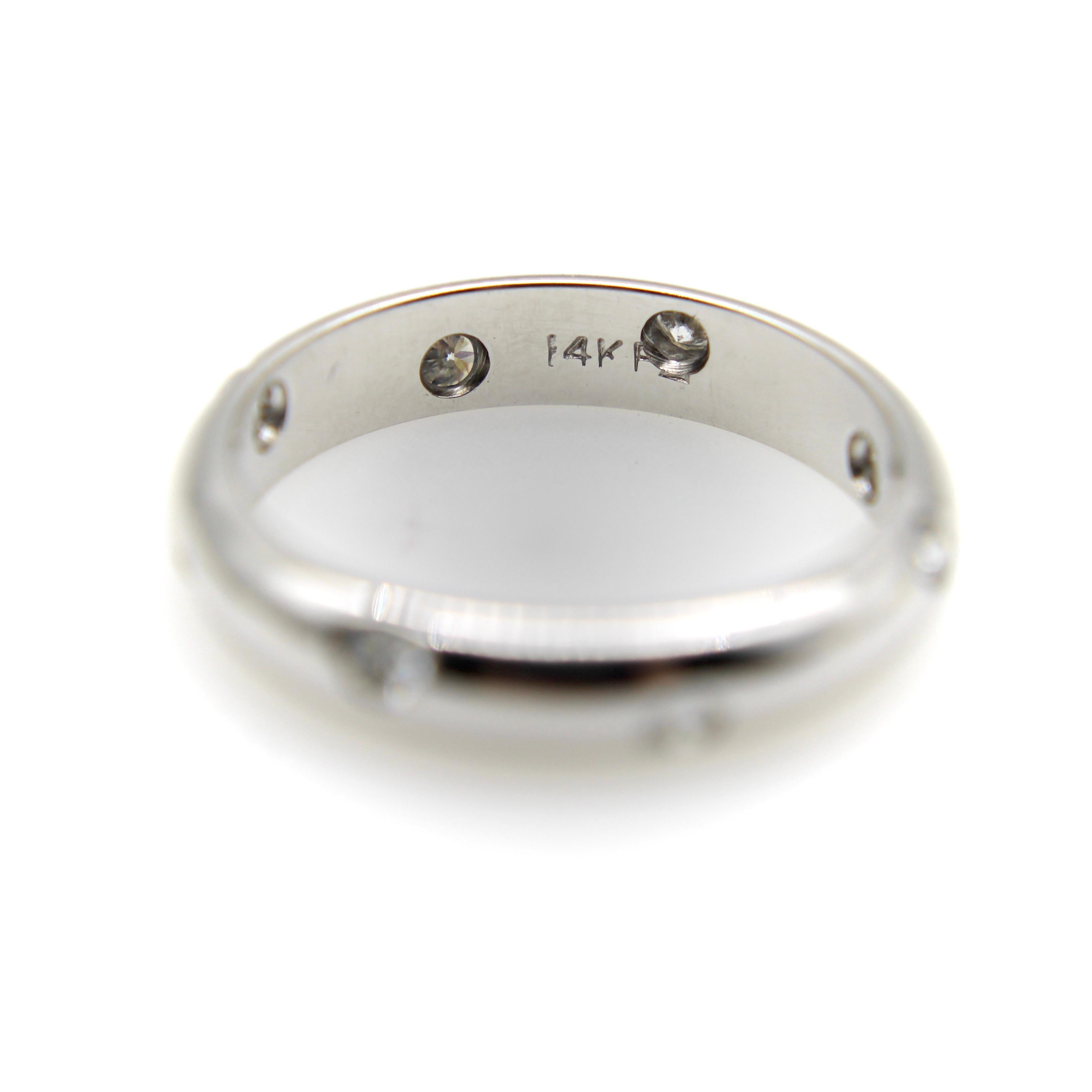 Vintage 14K White Gold Band with Diamond Etoile Ring In Good Condition For Sale In Venice, CA