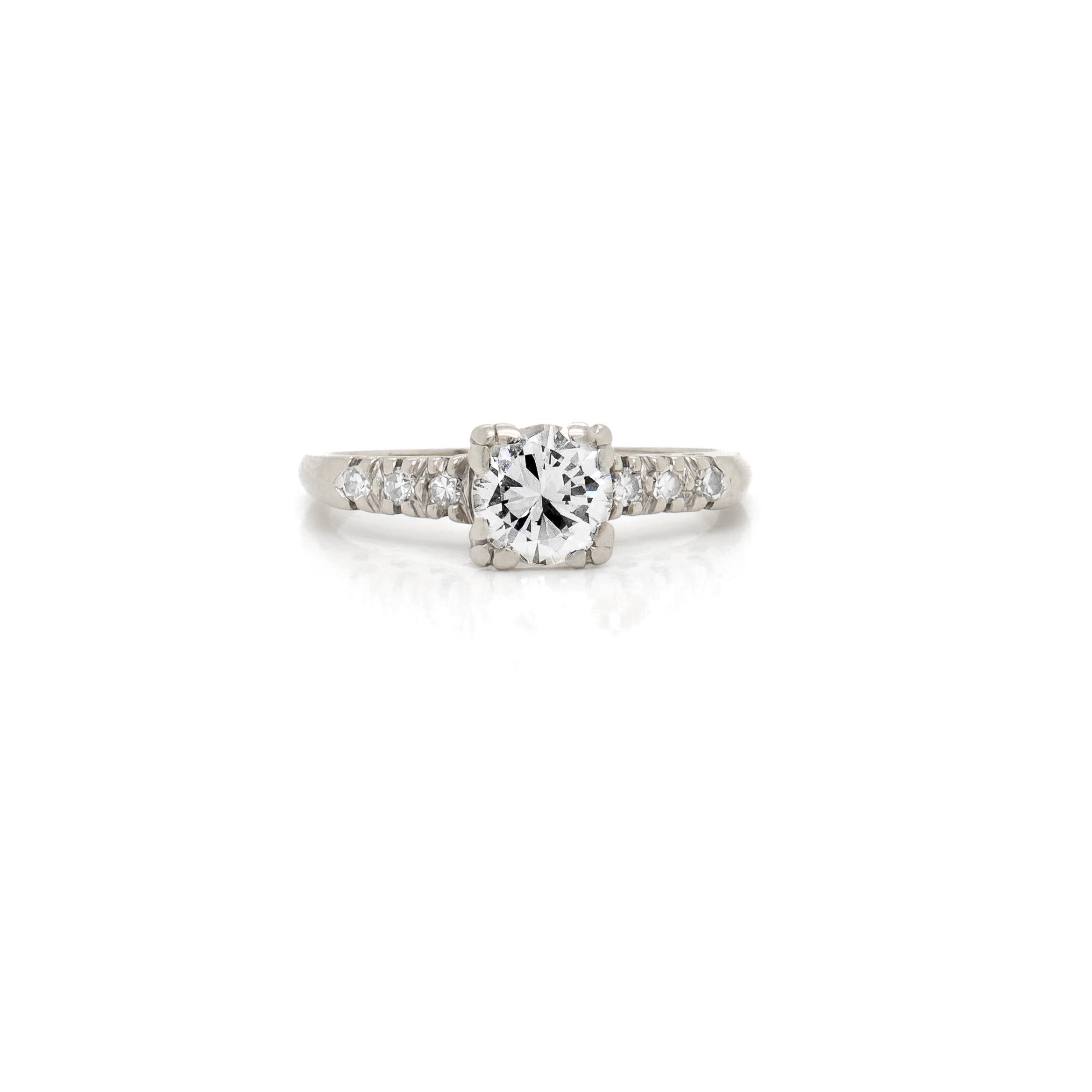 Vintage 14K White Gold & Brilliant Cut 0.90 CT Natural Diamond Engagement Ring In Good Condition For Sale In Philadelphia, PA