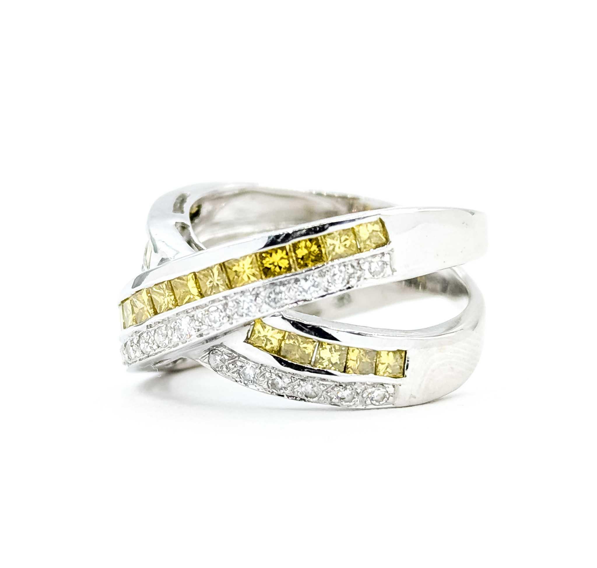 Contemporaneo Anello vintage con diamanti incrociati in oro bianco 14k in vendita