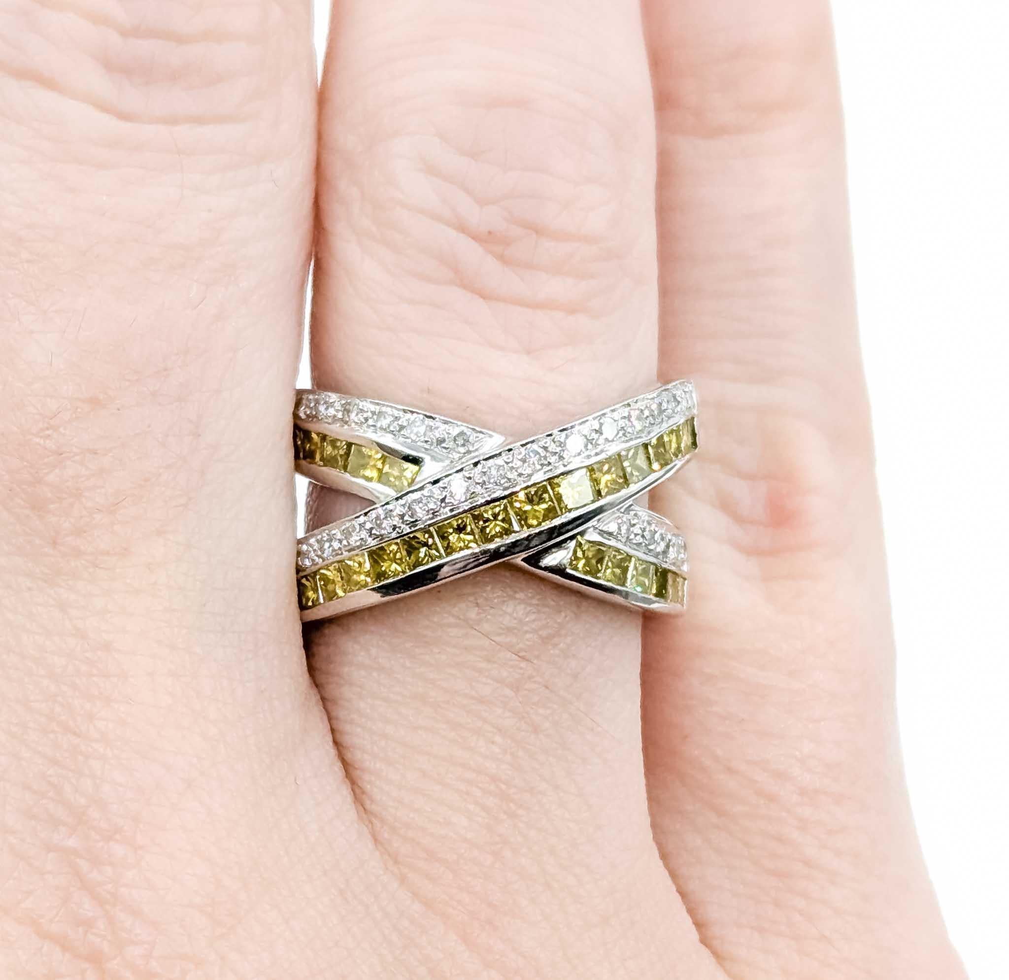 Donna Anello vintage con diamanti incrociati in oro bianco 14k in vendita