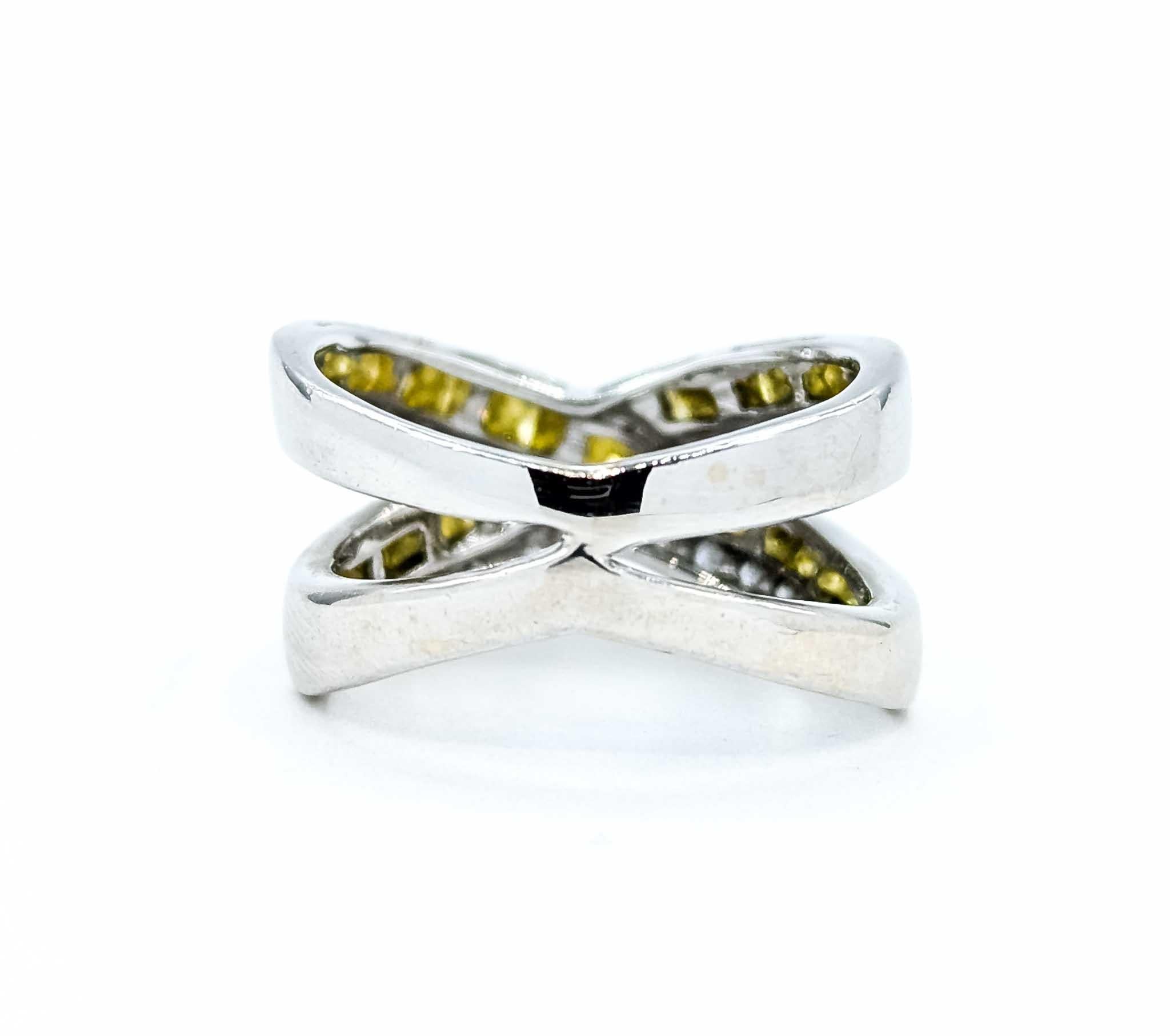 Anello vintage con diamanti incrociati in oro bianco 14k in vendita 2