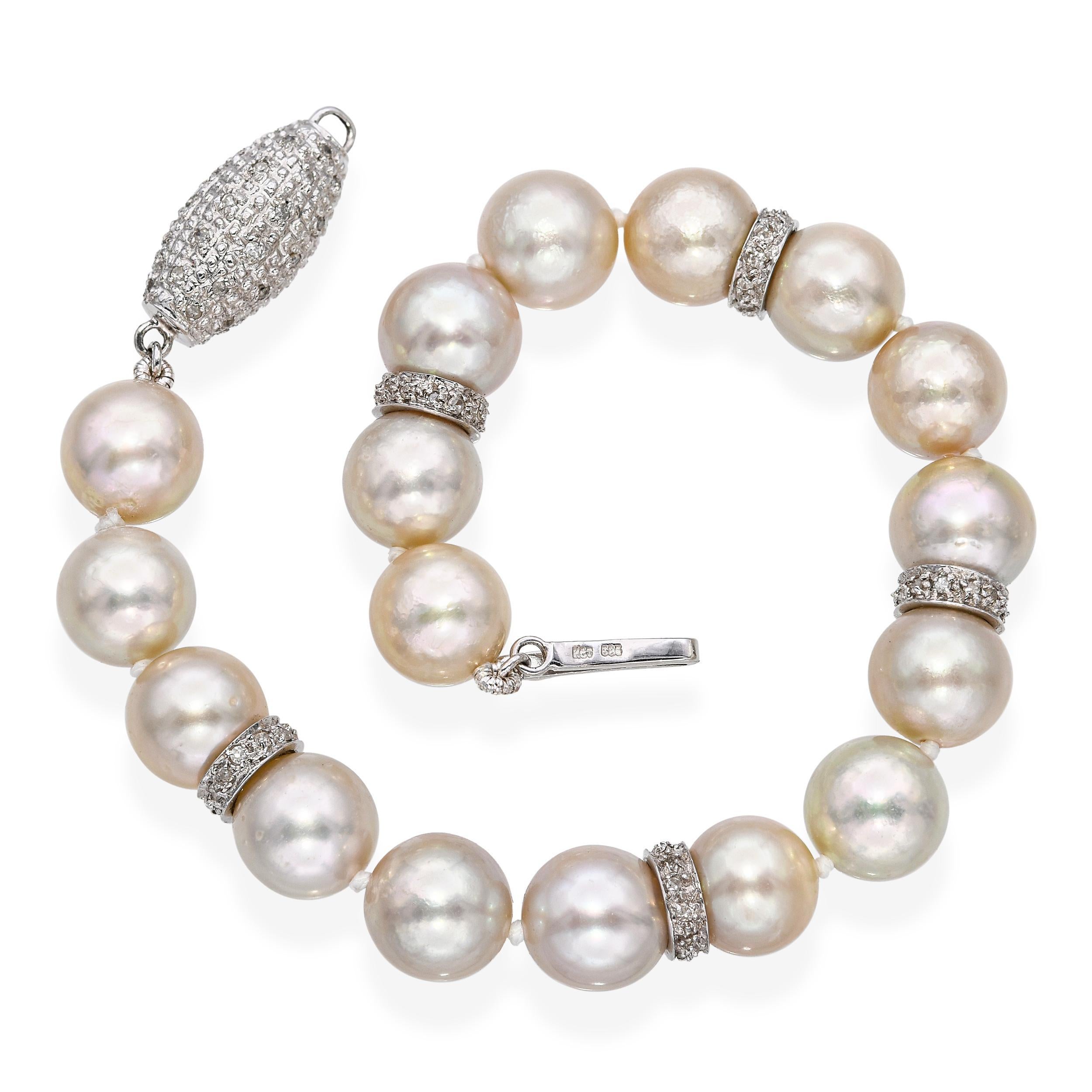 Bracelet vintage en or blanc 14k avec diamants et perles Bon état - En vente à New York, NY