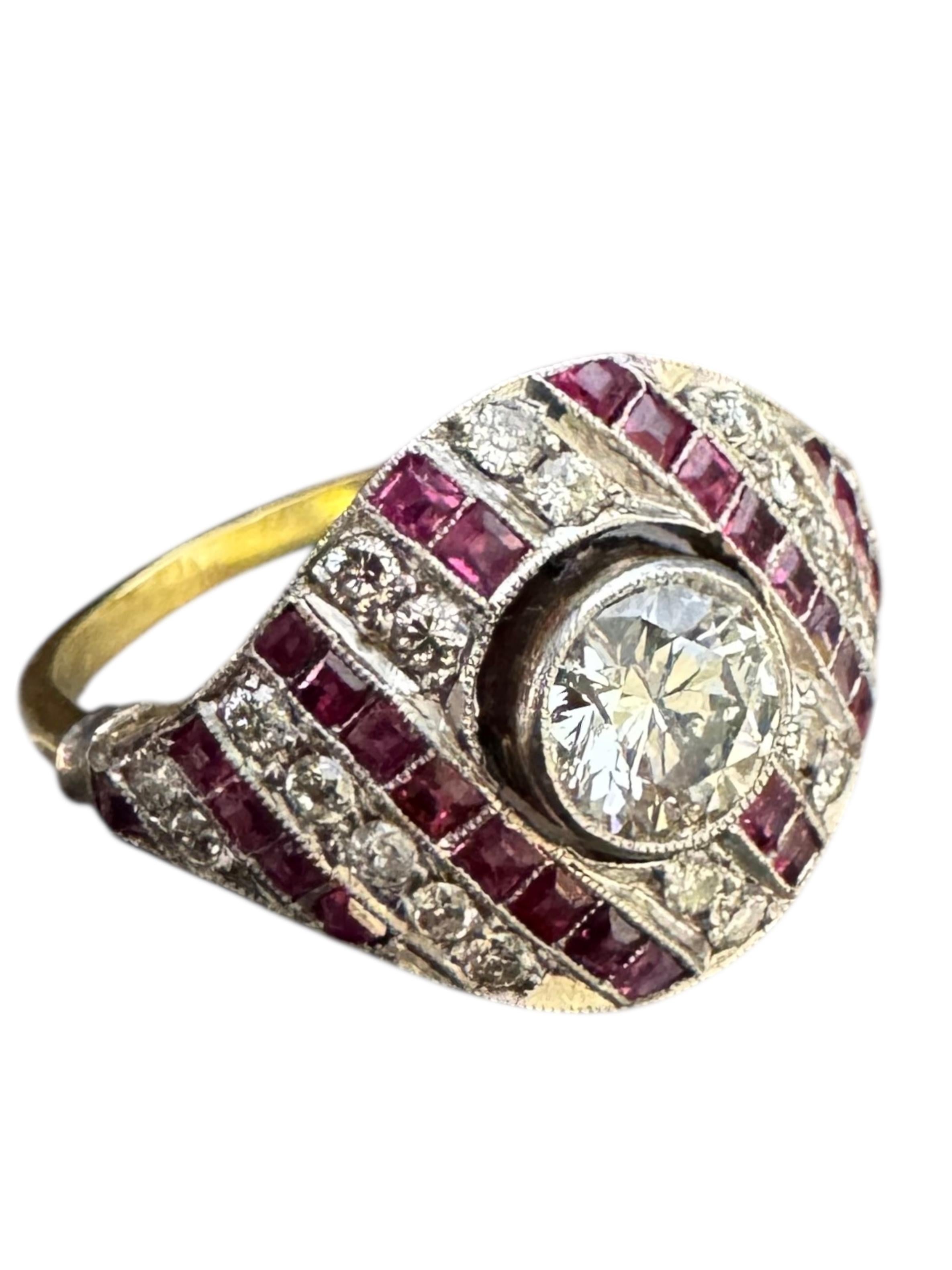 Anello in oro giallo con diamanti e rubini in vendita 1