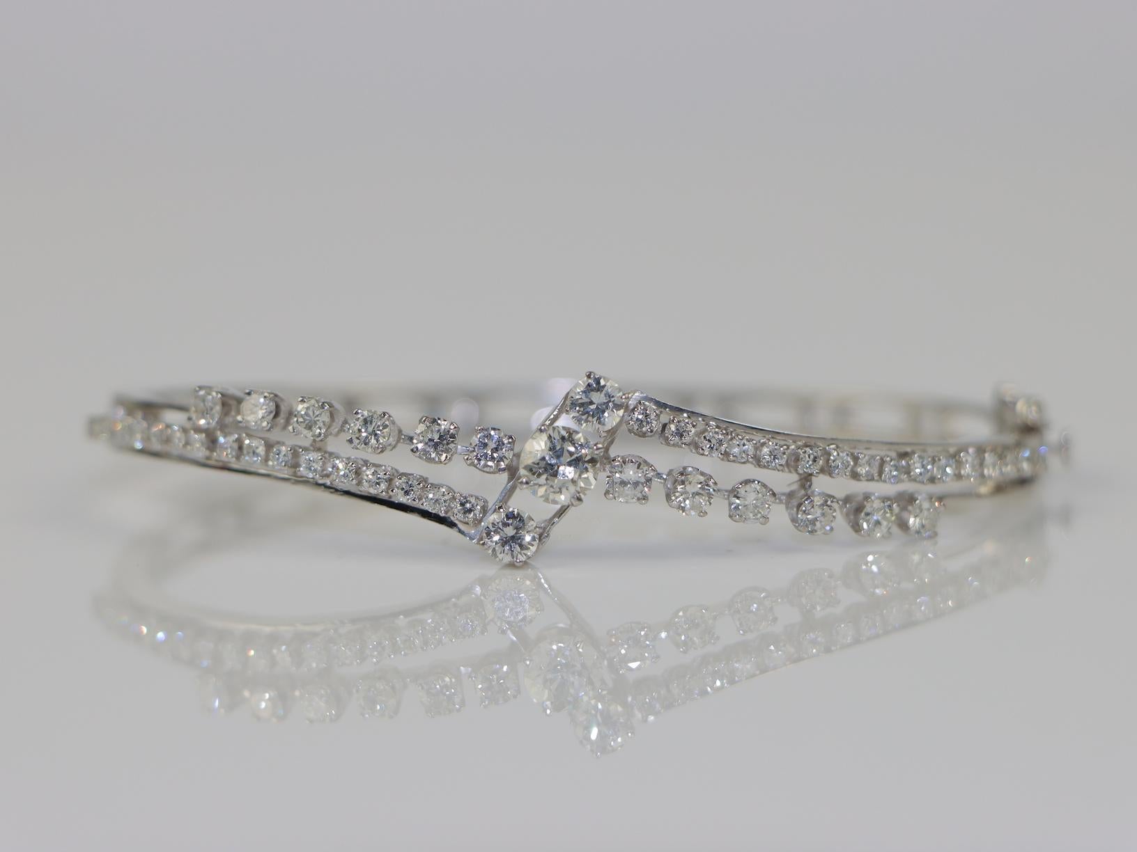 Vintage 14K White Gold Diamond Bracelet 
Mounted with approximately 2.5+/- Carats of near-colorless Diamonds. 

Approximate Dimensions:
16.5 cm (Circumference) x 1.4 cm - 0.5 cm (Width)
12.9 grams in weight