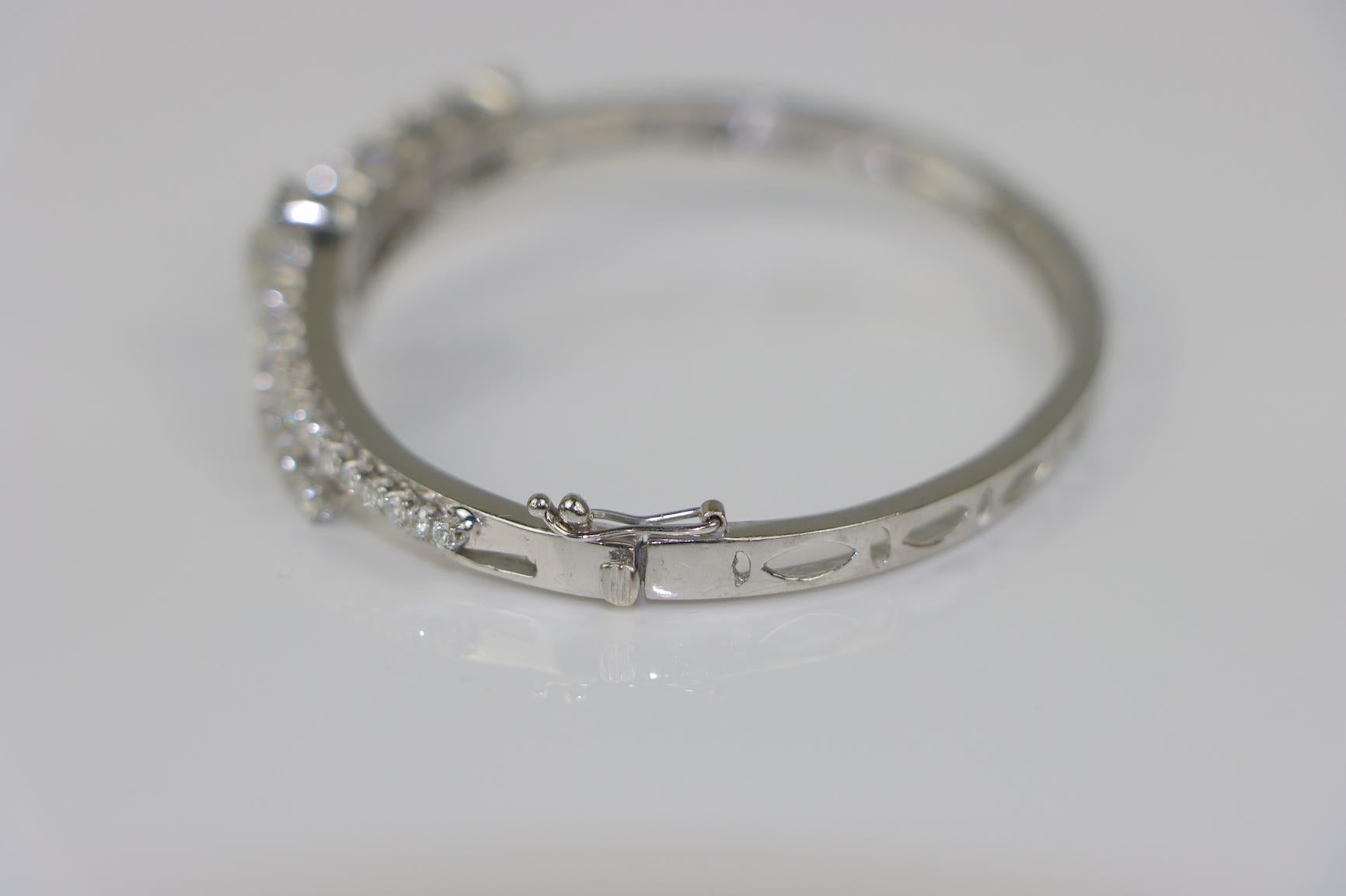 Vintage 14K White Gold Diamond Bracelet In Good Condition For Sale In Flushing, NY