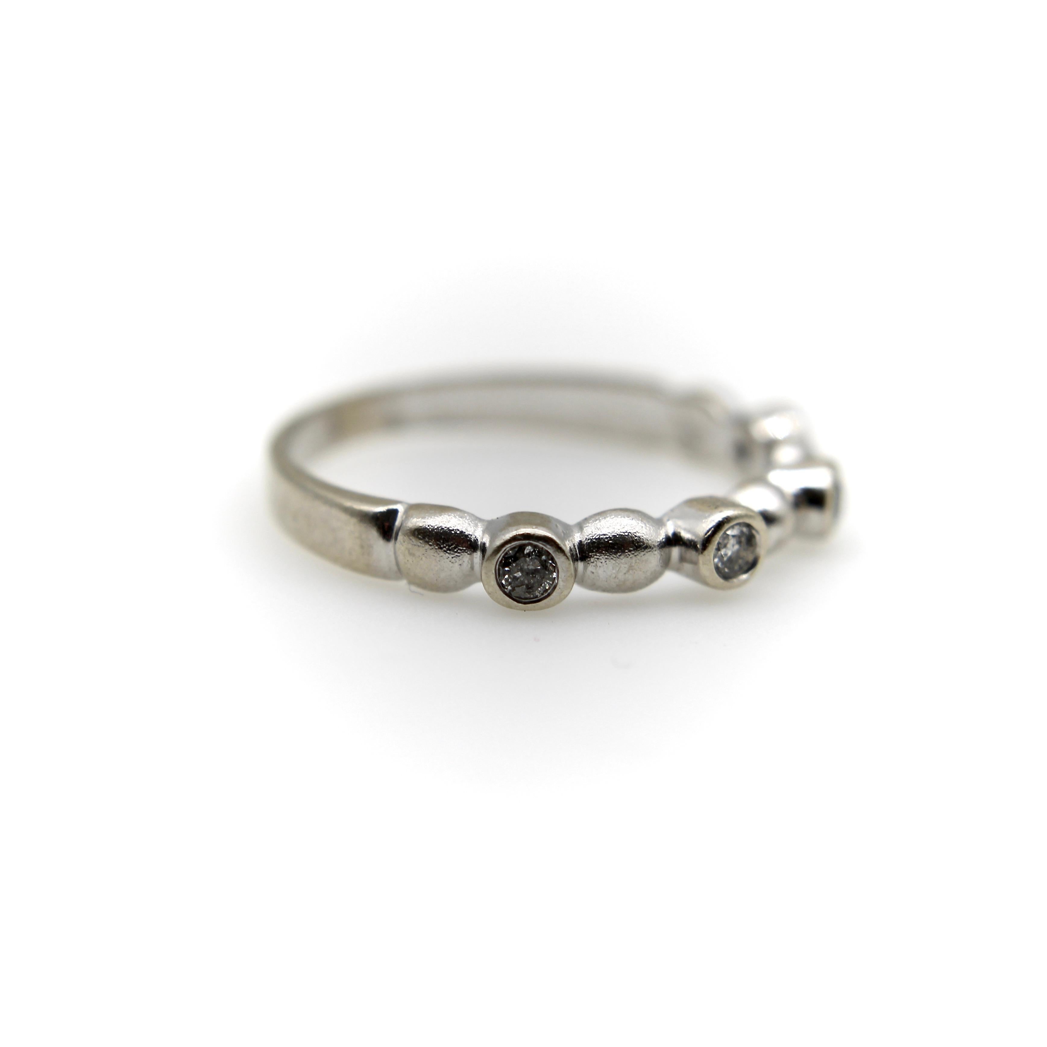 Round Cut Vintage 14K White Gold Diamond Bubble Ring For Sale