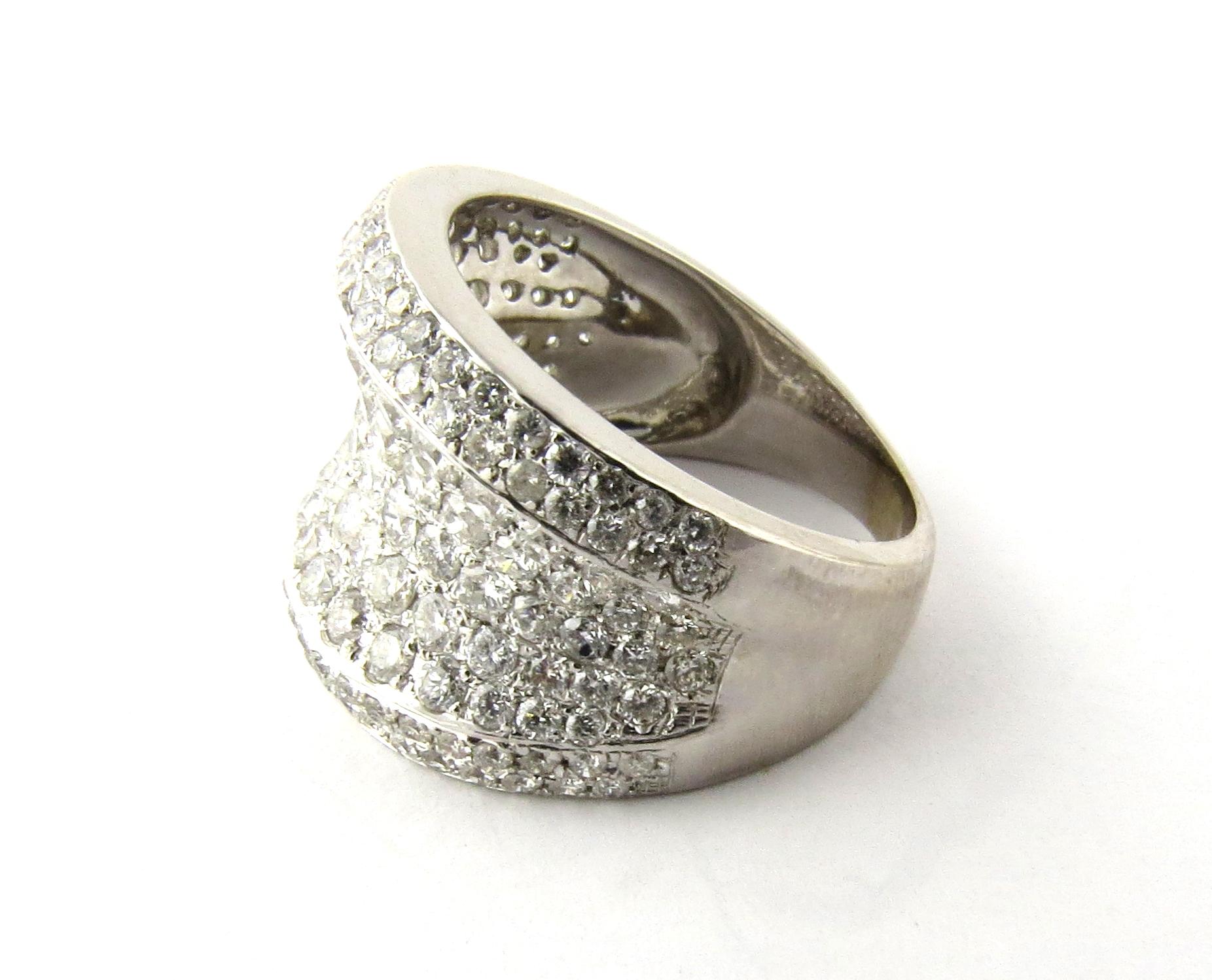 14K white gold diamond concave cigar band ring.



Tested for 14k gold purity.

No marks or hallmarks.



Size 6 1/2.

16mm wide.

3mm wide shank.



Round brilliant cut diamonds:

90 x approx. .01ct

79 x approx. .03ct

Approx. diamond twt =