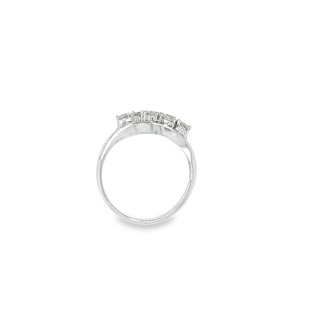 Vintage 14k White Gold Diamond Curved Wedding Band Ring In Excellent Condition For Sale In beverly hills, CA