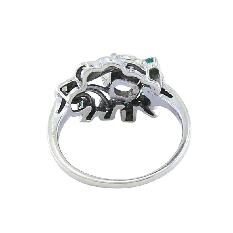 Diamante d'epoca in oro bianco 14k  Anello cocktail con smeraldo in vendita 3