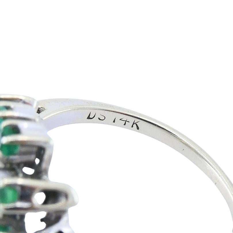 Diamante d'epoca in oro bianco 14k  Anello cocktail con smeraldo in vendita 4