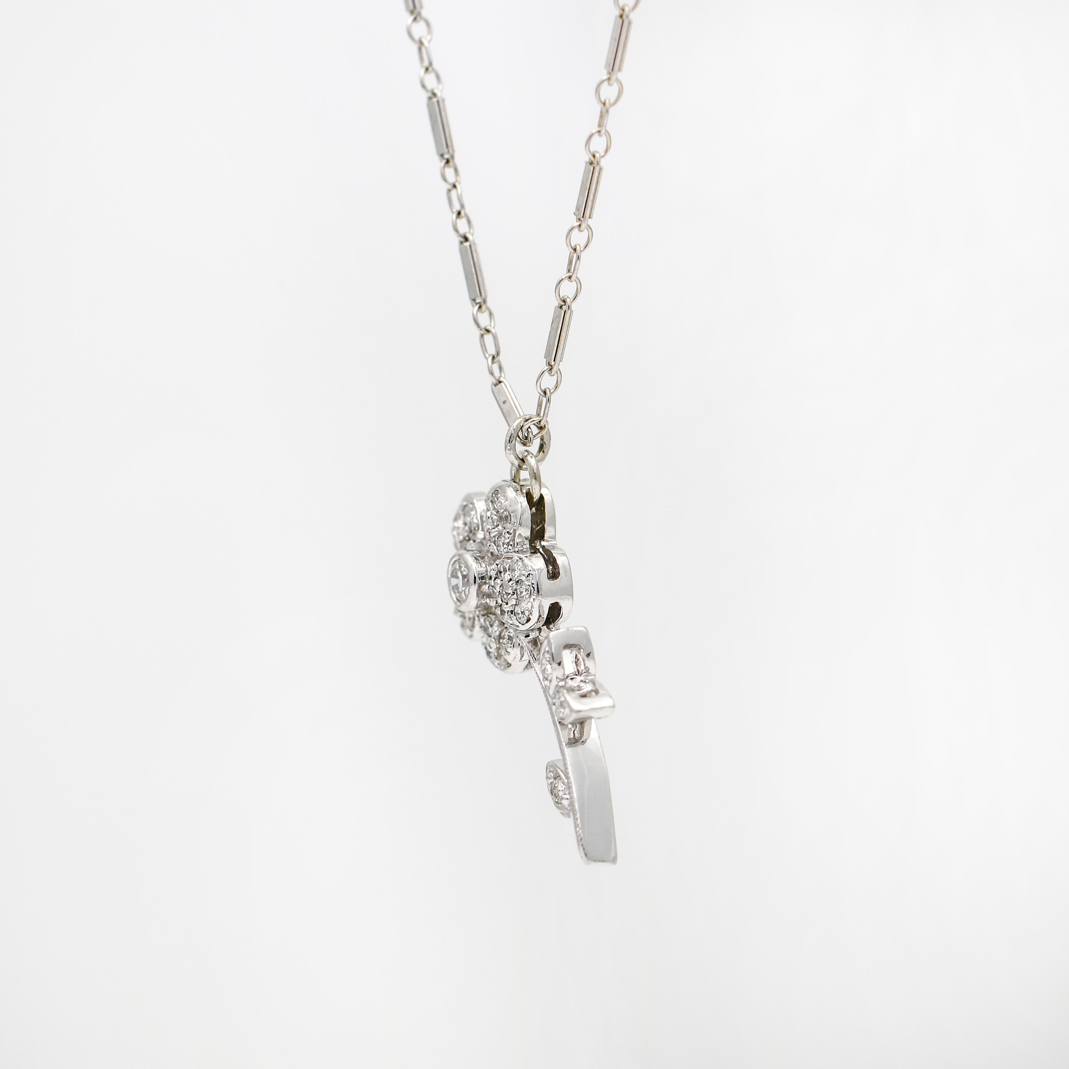 Art Deco Vintage 14k White Gold Diamond Flower Necklace for Women For Sale