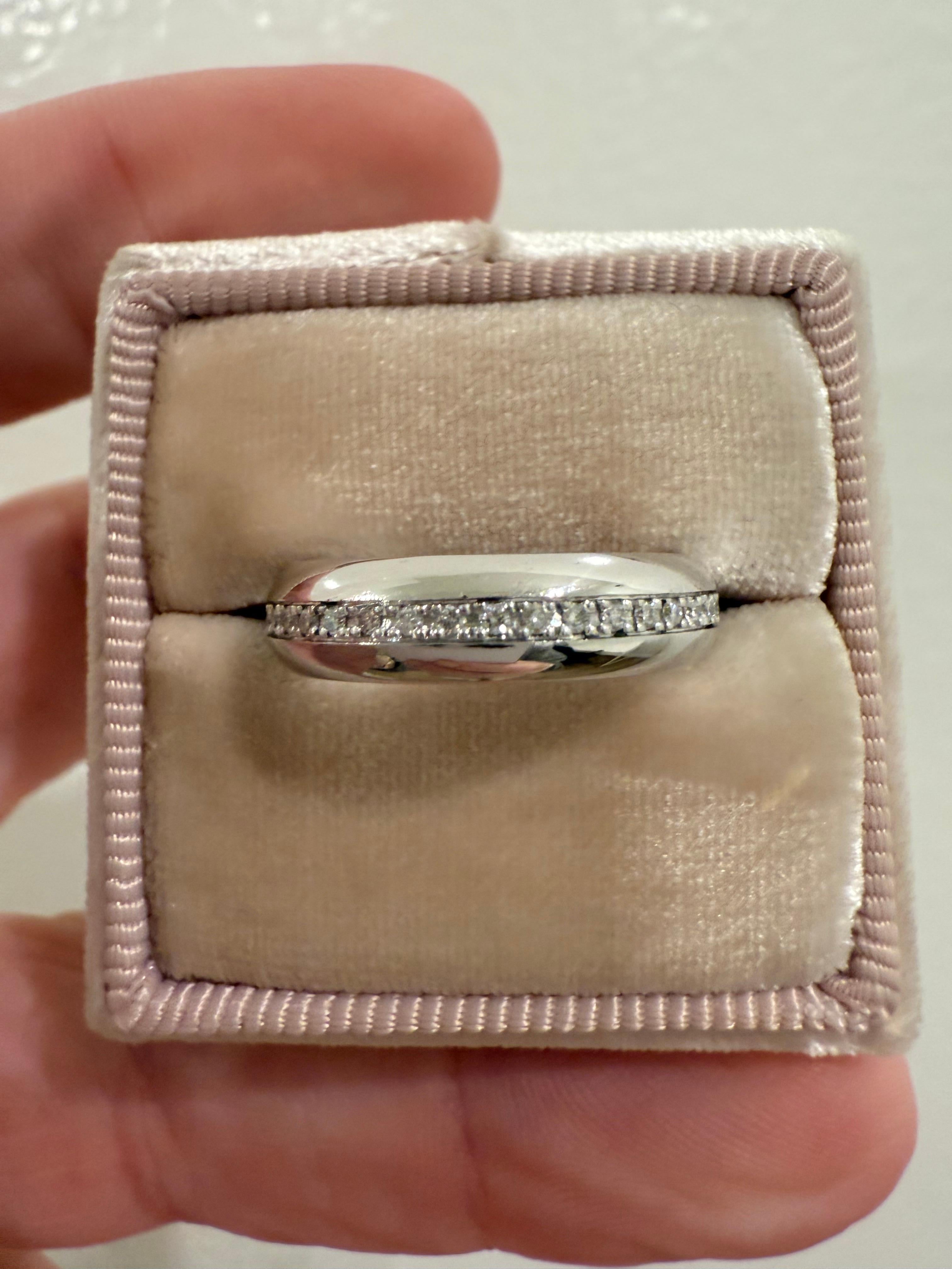 Taille ronde Alliance d'éternité vintage en or blanc 14 carats avec diamants - 0,50 carat en vente