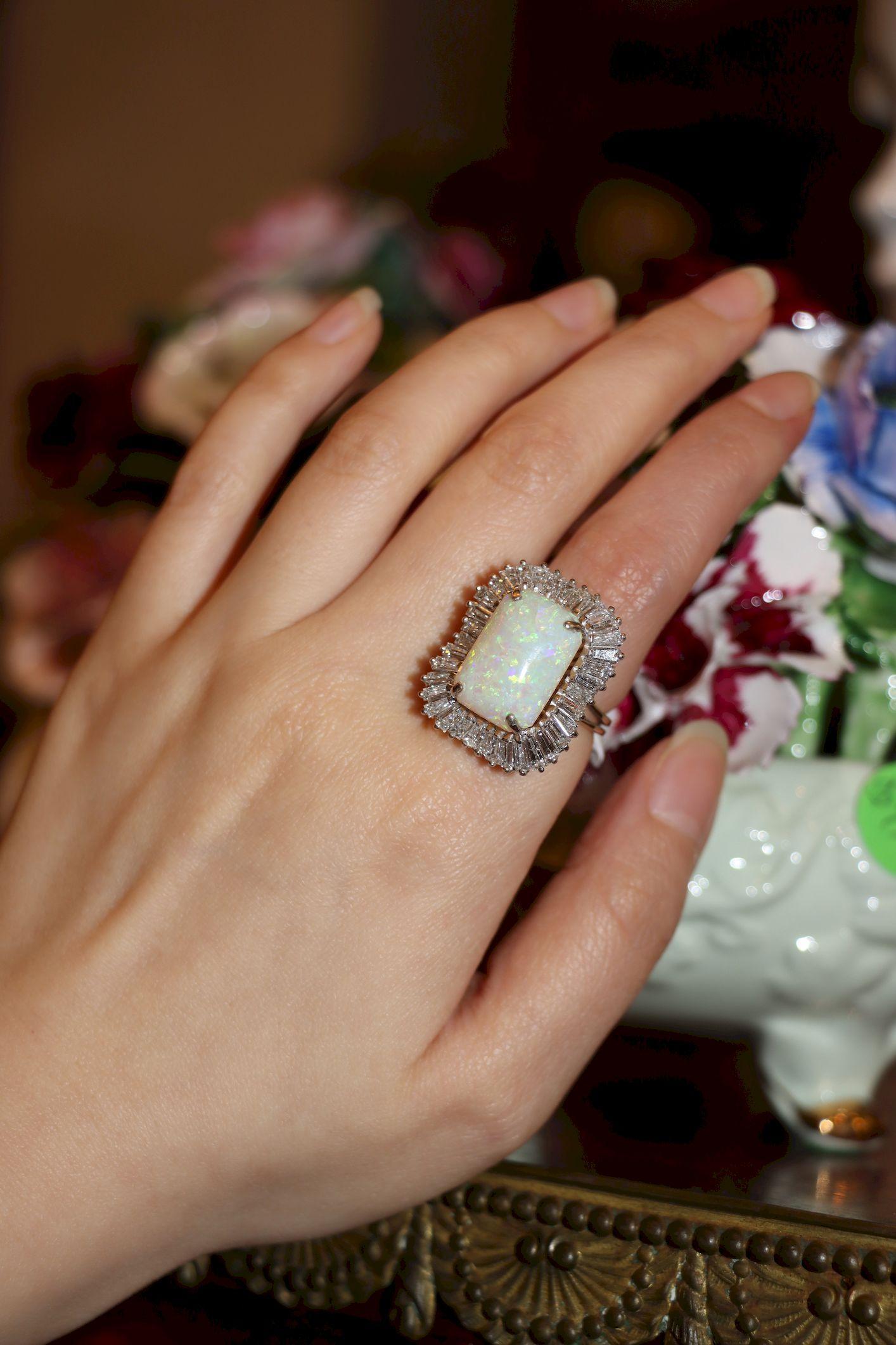 Vintage 14K White Gold Diamond Opal Ballerina Ring
Approximate Dimensions:
4 (Ring Size) 
16.08 mm x 11.62 mm (Opal)
Approx. 3.5 cartas (Diamond)
8.7 grams in weight.



** All dimensions listed above are approximations based on our measurements and