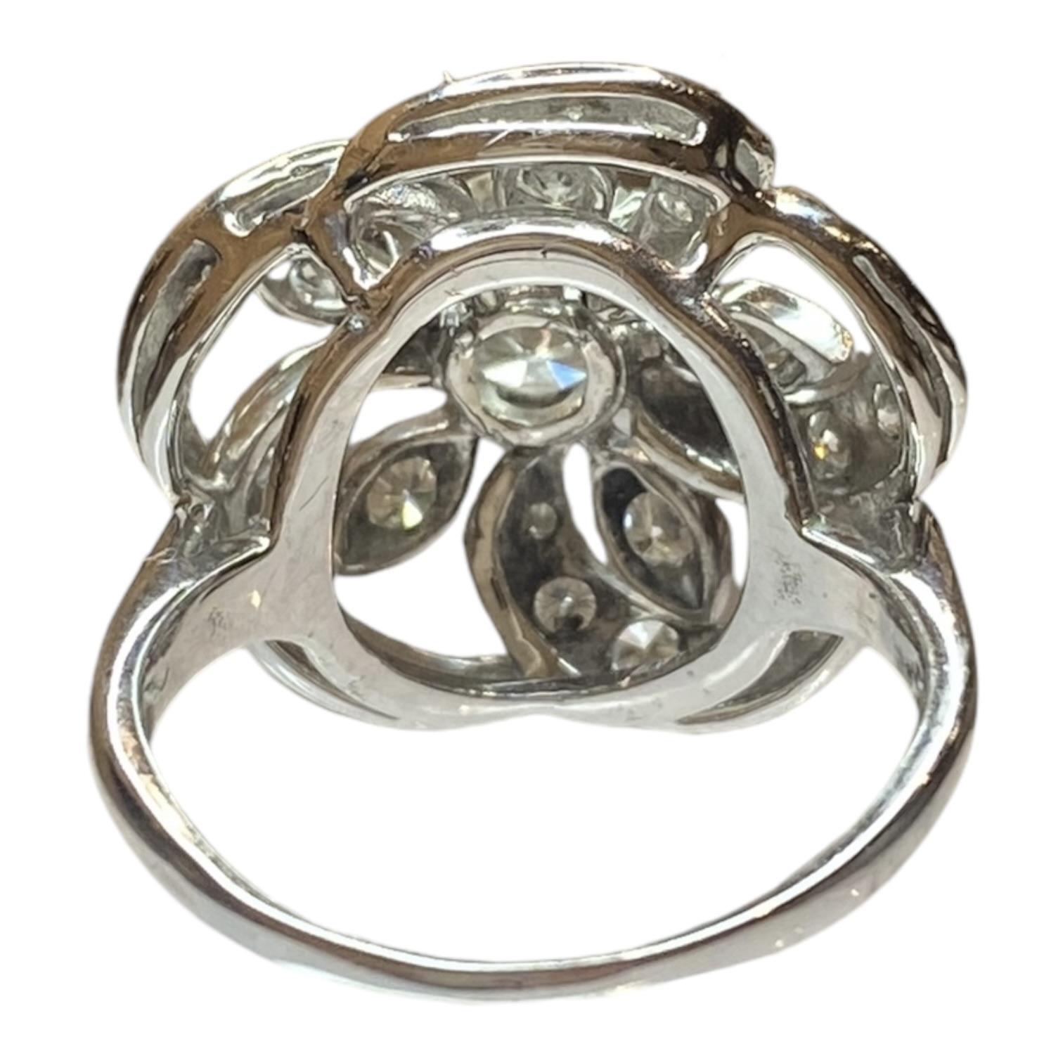 Anillo de diamantes vintage de oro blanco de 14 quilates Eduardiano en venta