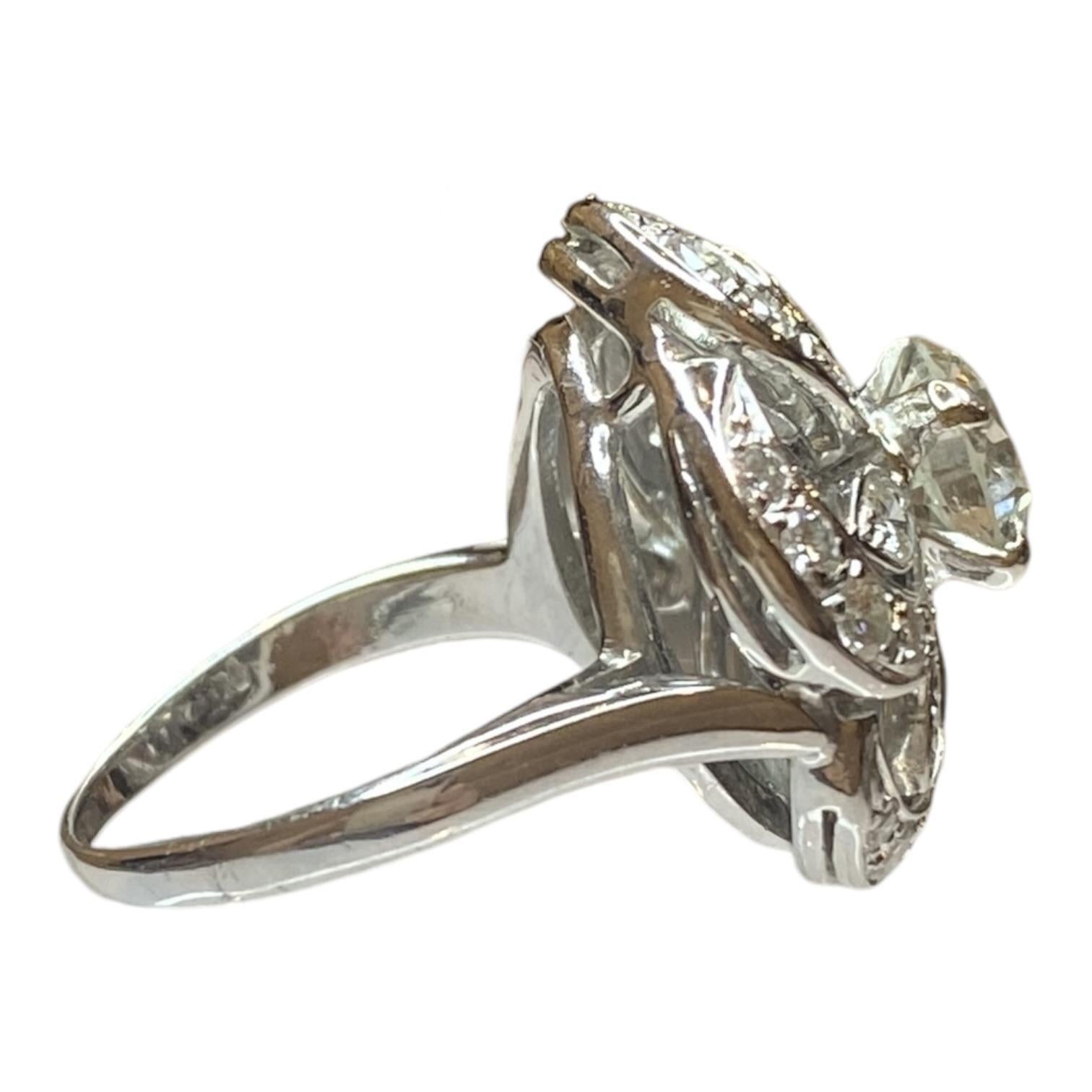 Anillo de diamantes vintage de oro blanco de 14 quilates Corte brillante en venta