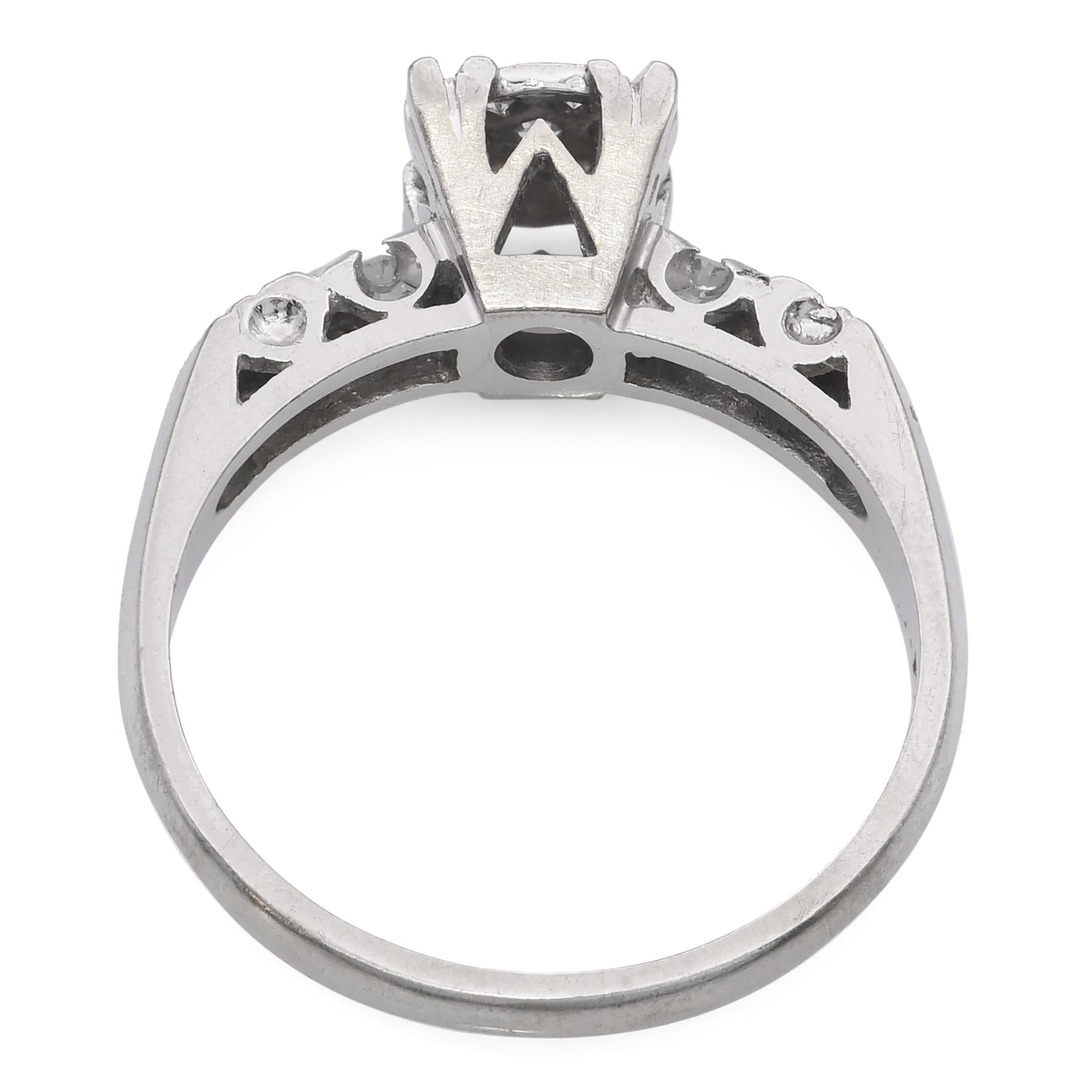 Femenino o masculino Anillo de diamantes vintage de oro blanco de 14k en venta