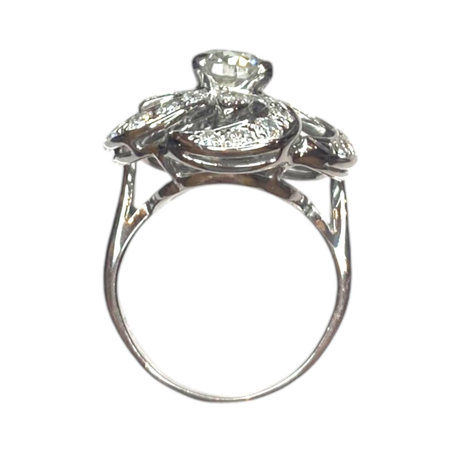 Anillo de diamantes vintage de oro blanco de 14 quilates en Bueno estado para la venta en Henderson, NV