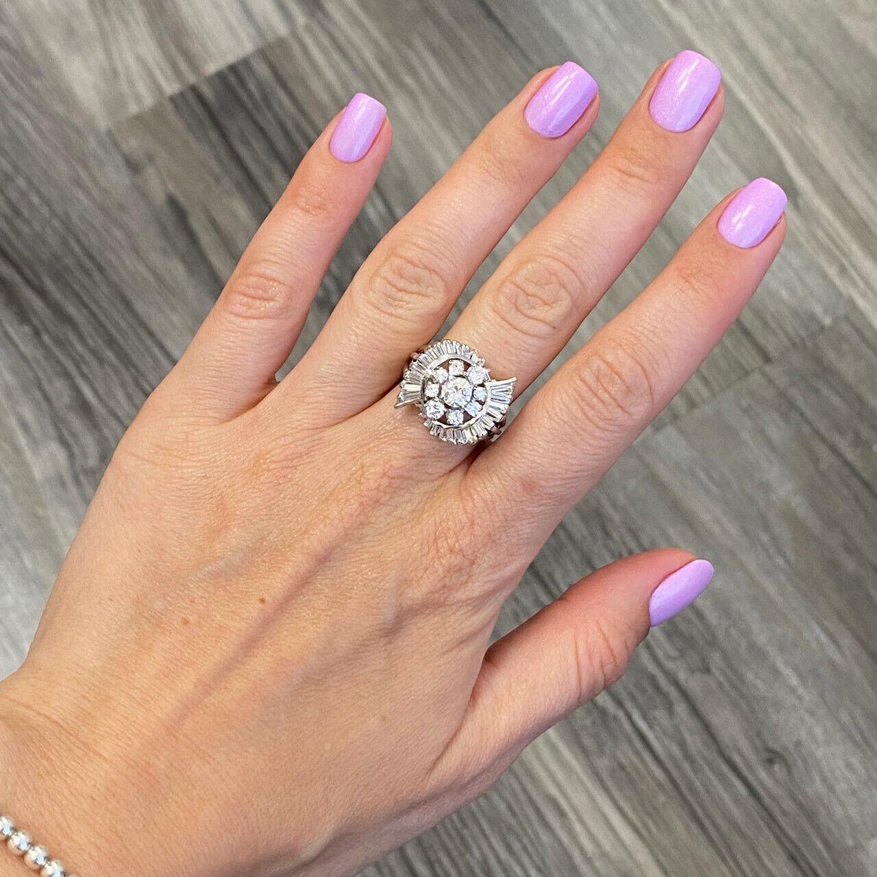 Specifiche:
Usato (ottime condizioni)
Metallo: Oro bianco 14 carati
Pietra principale: Diamanti 1,20cttw
Colore: F
Chiarezza: VS-SI
Pietra centrale: 0,54ct
Peso: 8,07 Gr
Dimensione: 7 US





