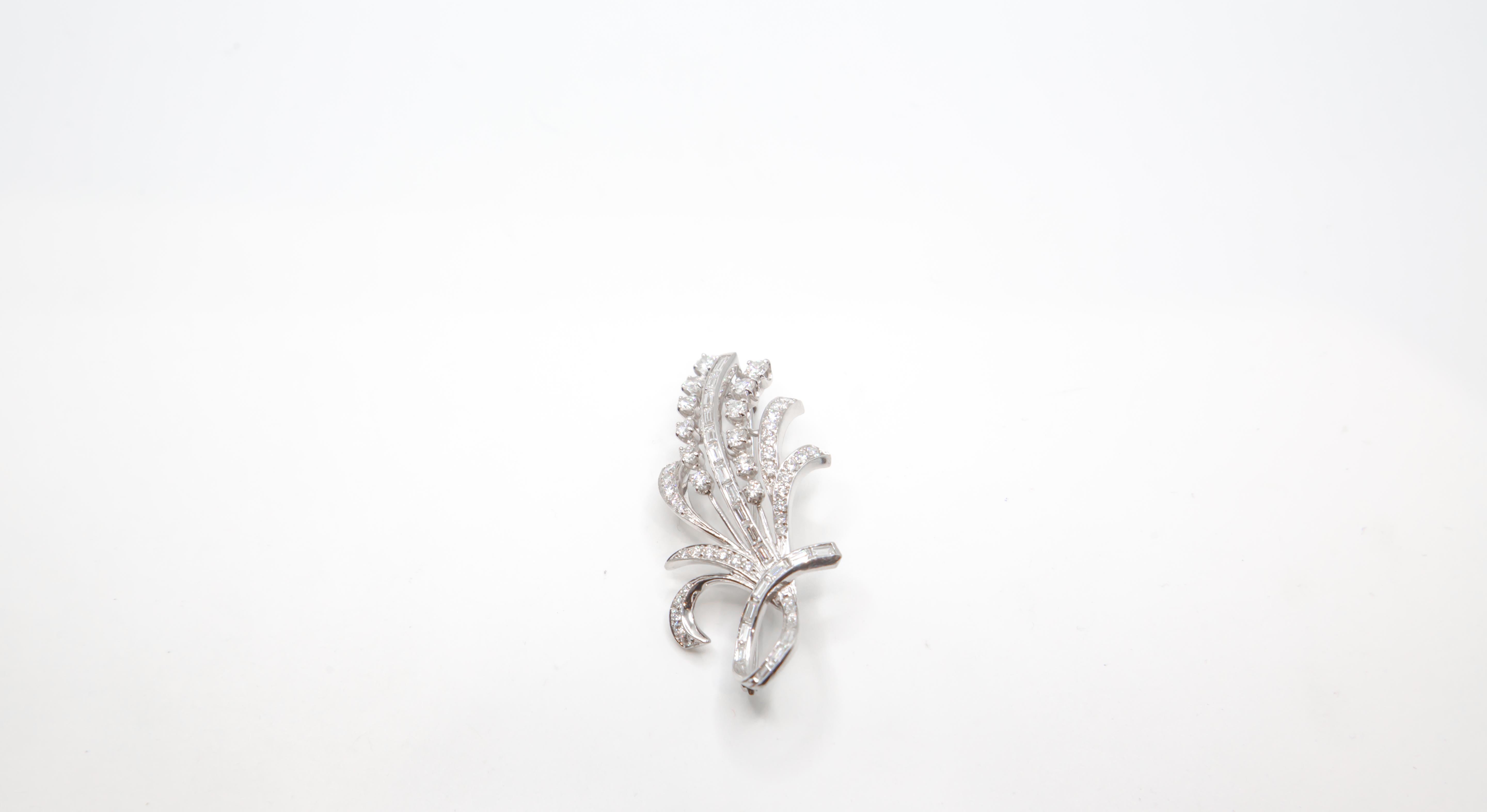 Vintage 14K White Gold Diamond Spray Brooch  Mid-Century Floral Design In Excellent Condition For Sale In Jacksonville, FL