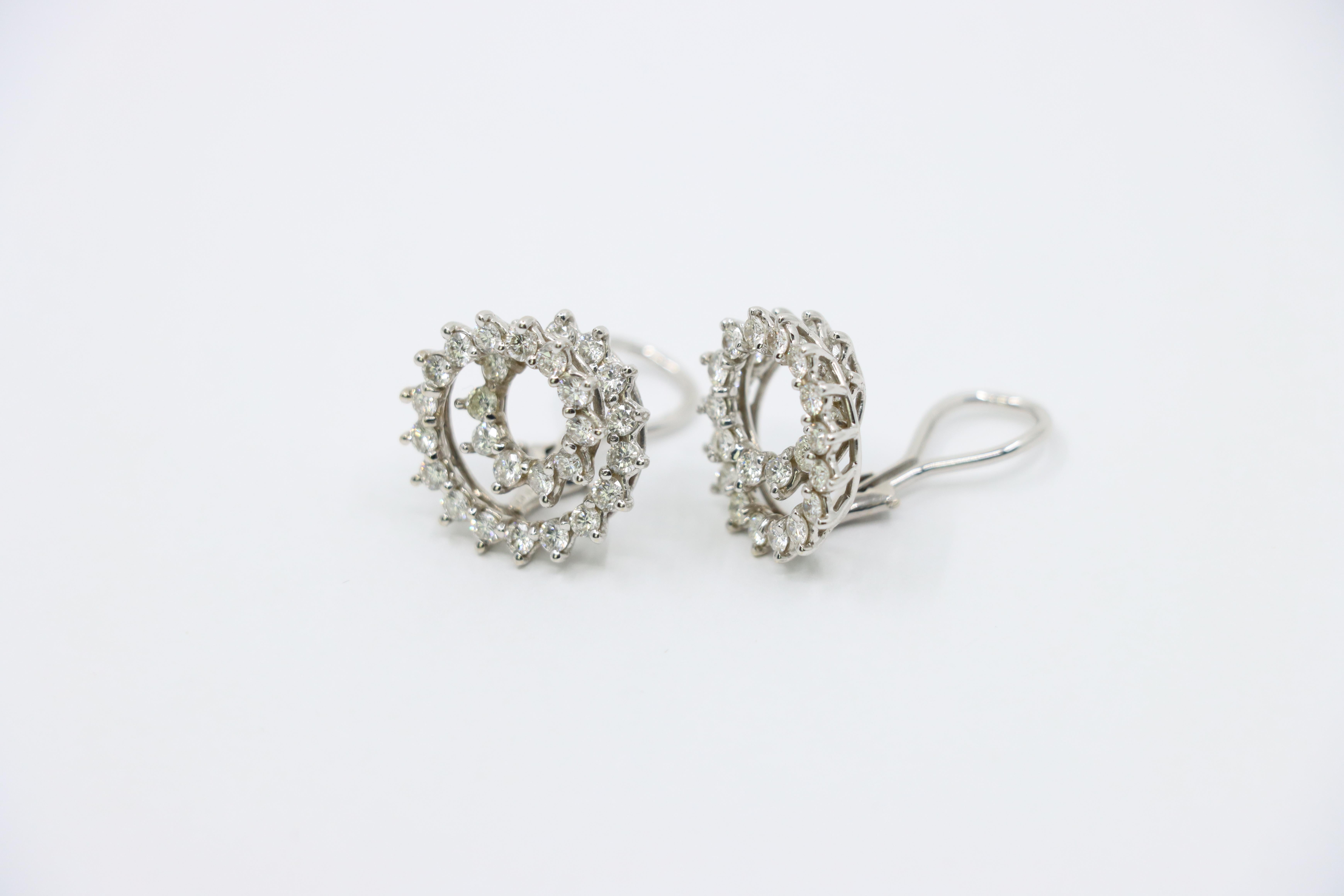 Vintage 14K White Gold Diamond Swirl Earrings In Good Condition For Sale In Flushing, NY