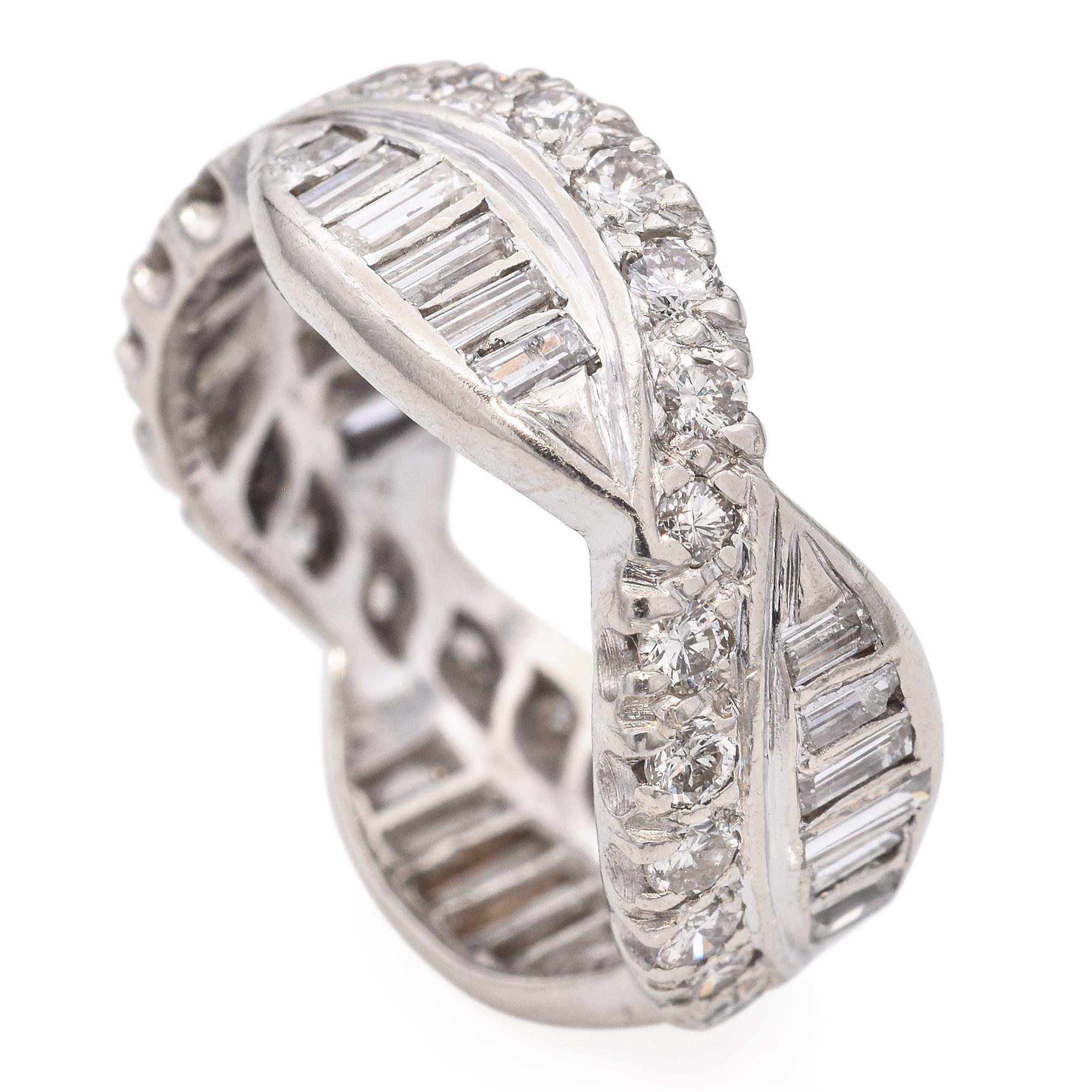 Round Cut Vintage 14k White Gold Diamond Wedding Band For Sale