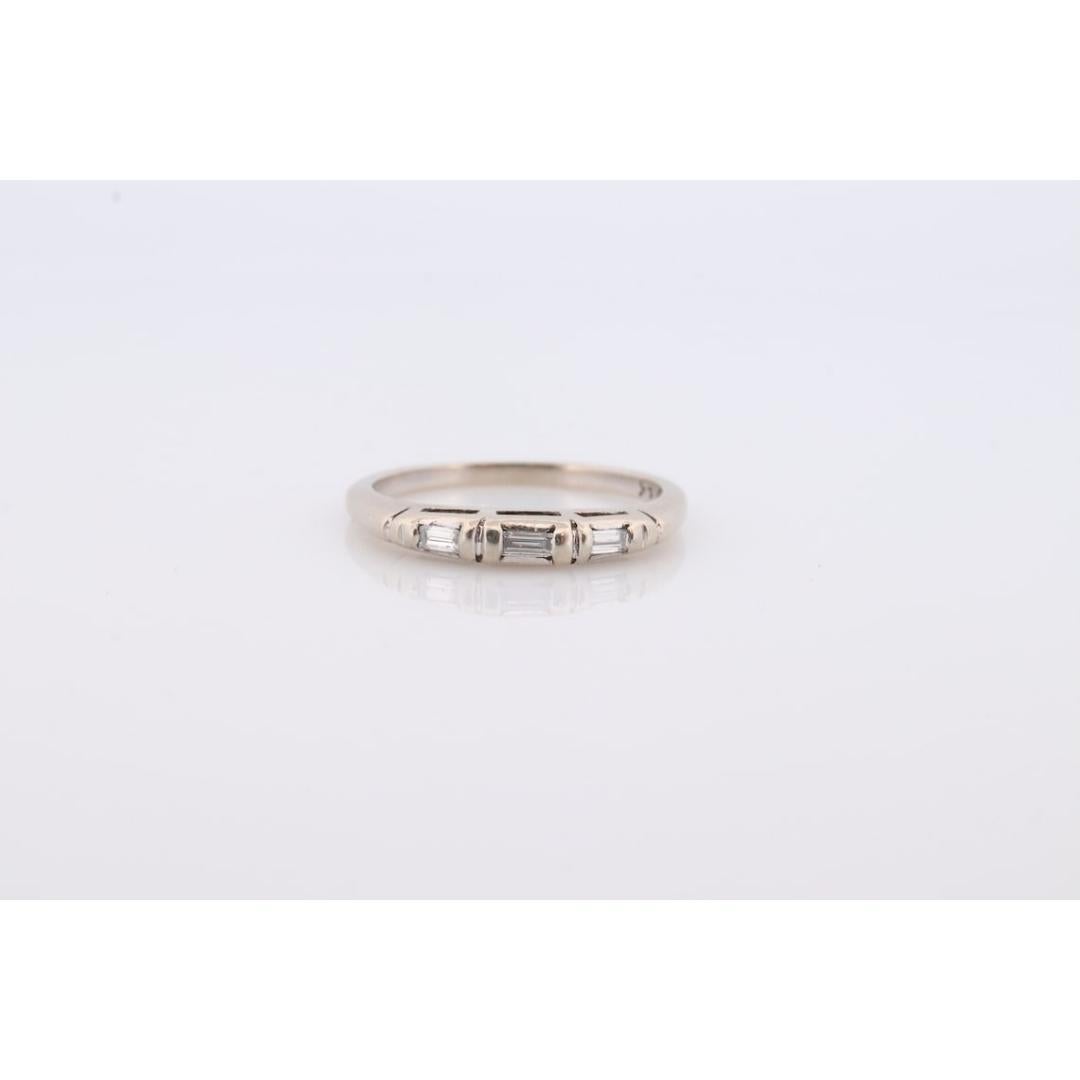Vintage 14k White Gold Diamond Wedding Band with 3 (triple) stone DIAMONDS. In Good Condition For Sale In Port Charlotte, FL