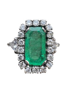 Vintage 14K White Gold Emerald & Diamond Halo Ring