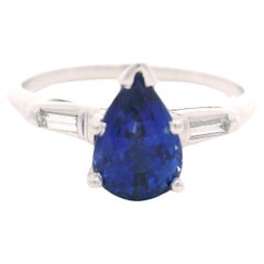 Bague vintage Gubelin en or blanc 14 carats, saphir de Ceylan taille poire 1,62 ctw