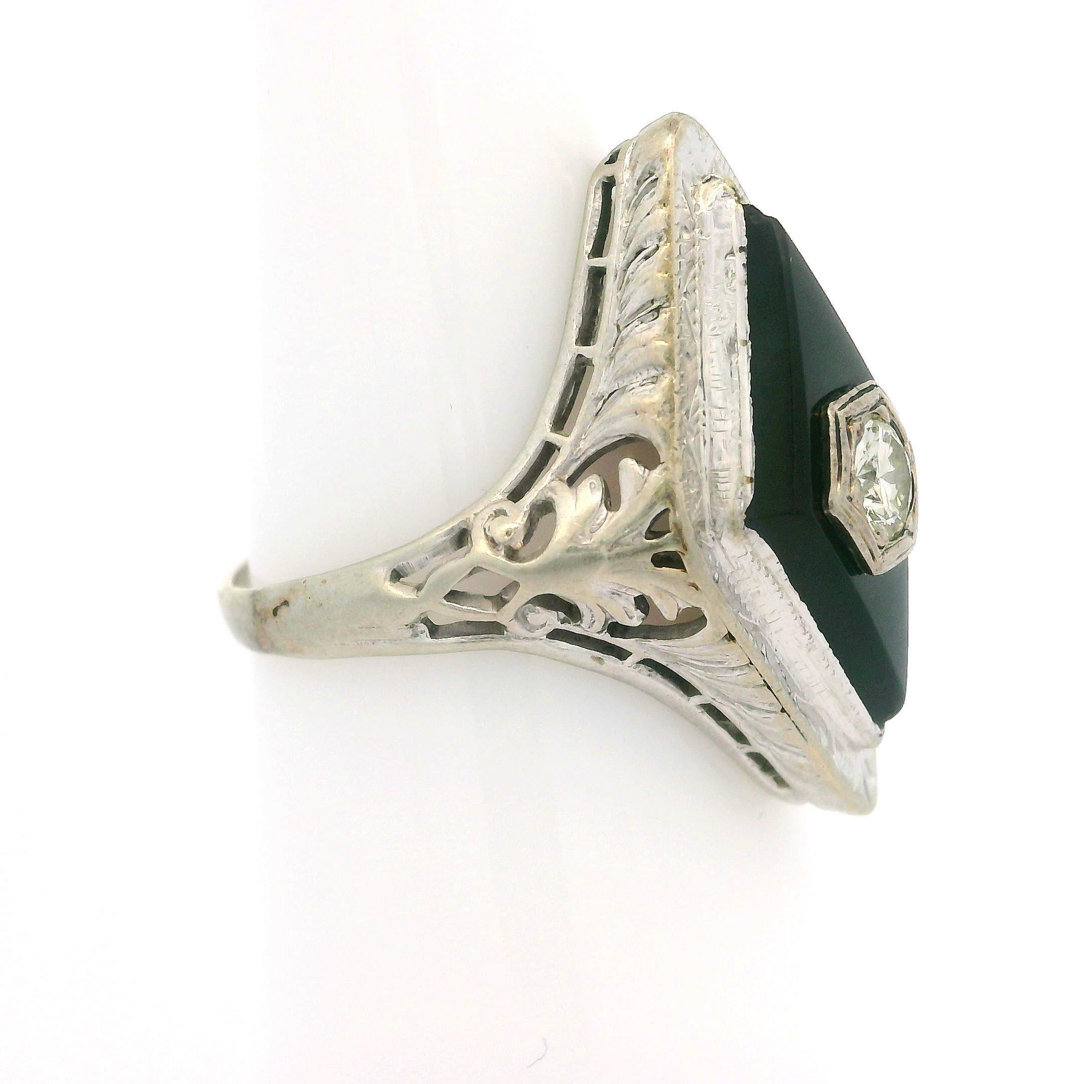 Offener Vintage-Ring aus 14 Karat Weißgold mit schwarzem Onyx in Rautenform und Diamant im Zustand „Hervorragend“ im Angebot in Montclair, NJ