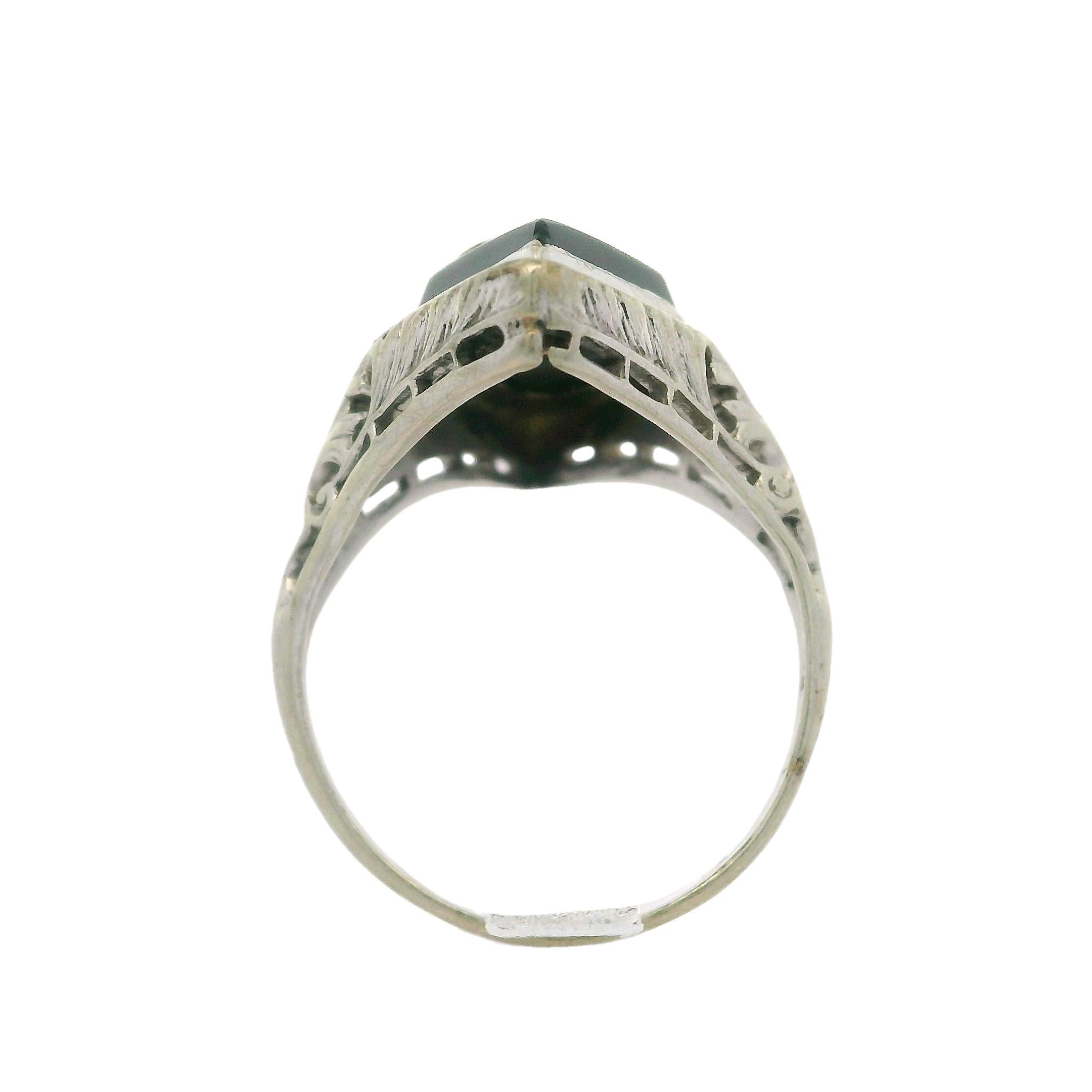 Offener Vintage-Ring aus 14 Karat Weißgold mit schwarzem Onyx in Rautenform und Diamant im Angebot 1