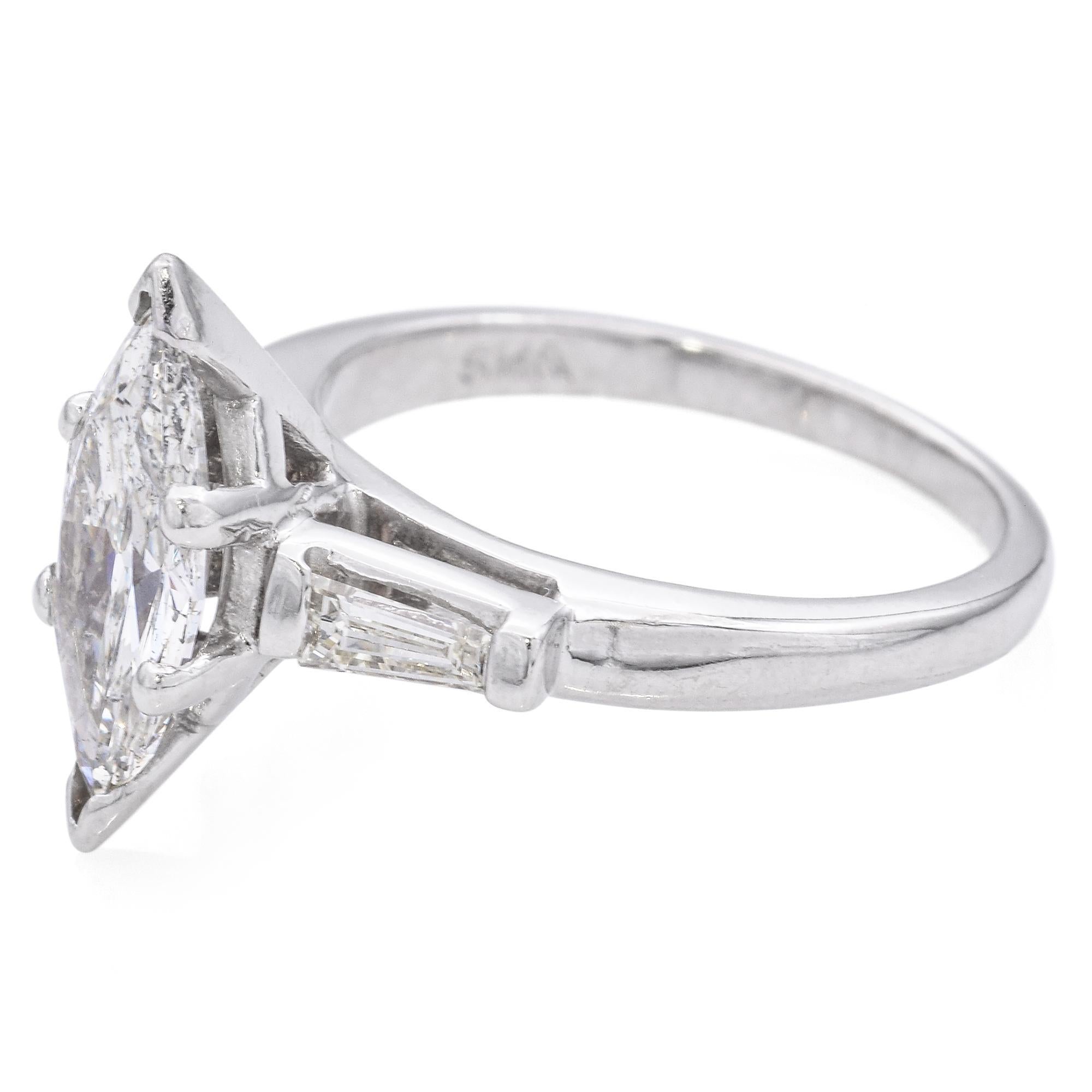 Anello di fidanzamento vintage con diamante marquise in oro bianco 14k In condizioni buone in vendita a New York, NY