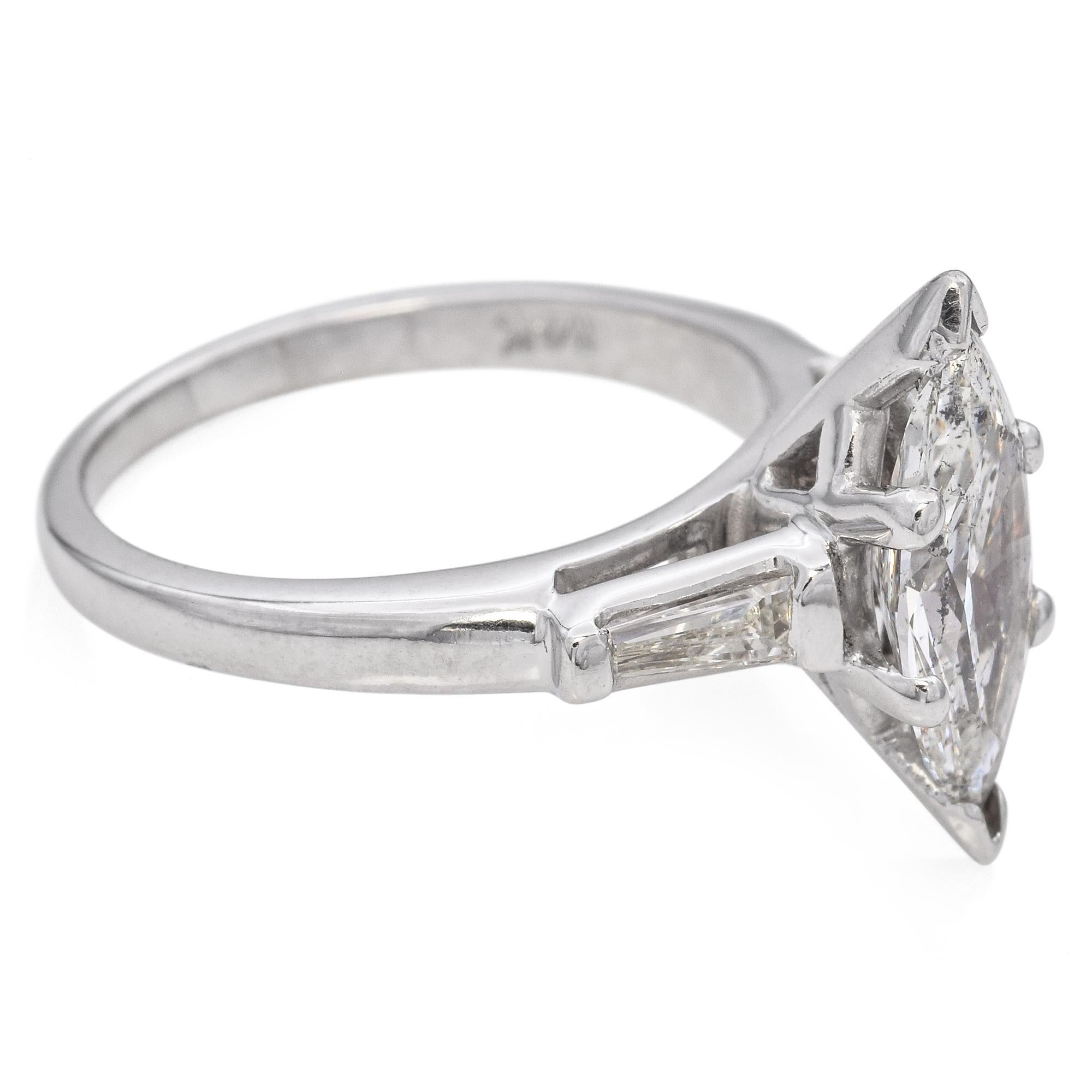 Anello di fidanzamento vintage con diamante marquise in oro bianco 14k in vendita 1