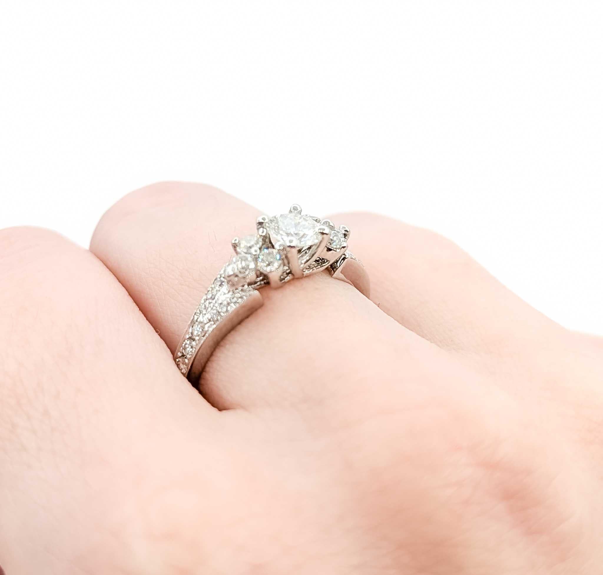Anillo vintage de oro blanco de 14k con diamantes milgrain Contemporáneo en venta
