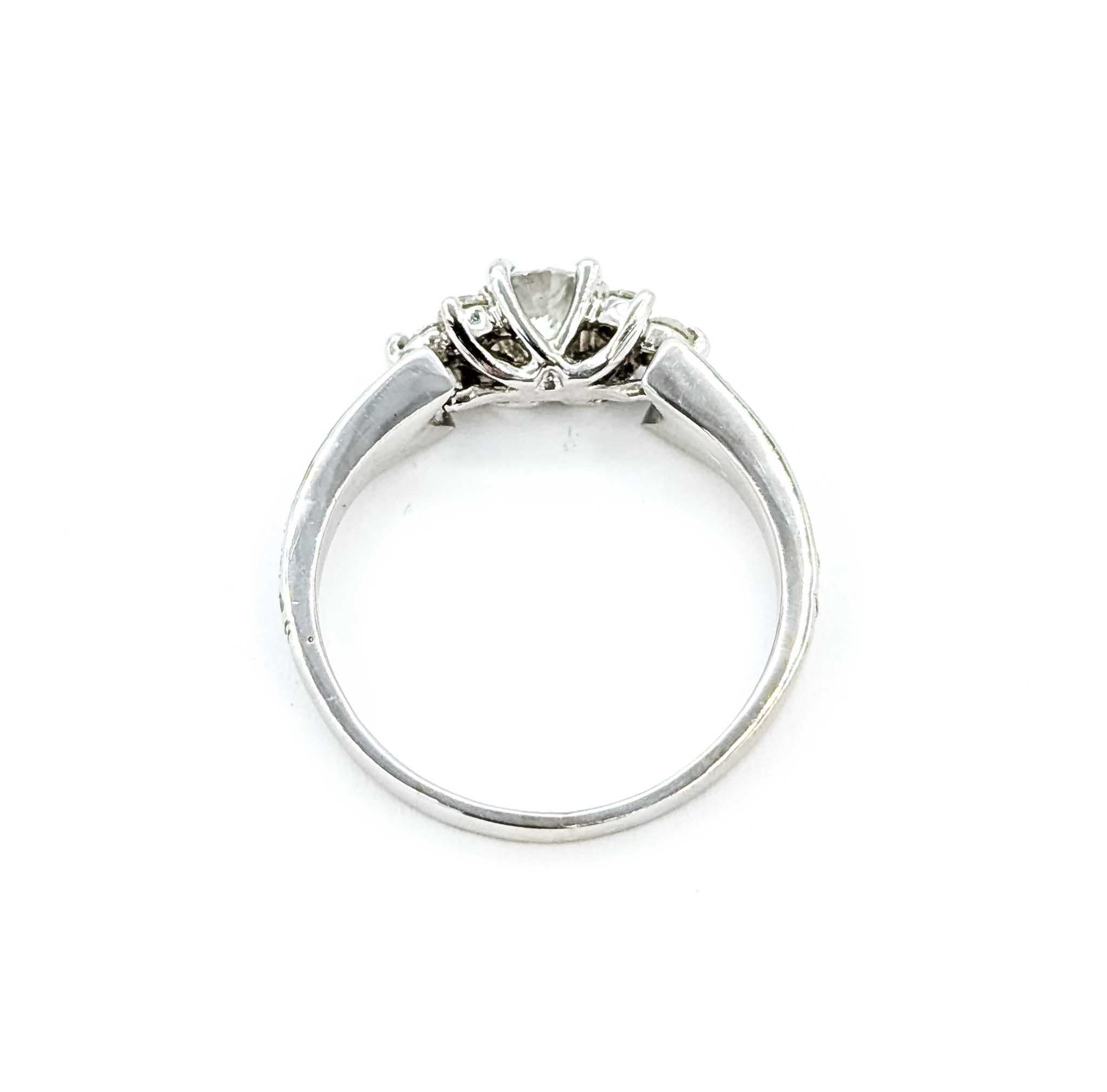 Anillo vintage de oro blanco de 14k con diamantes milgrain en venta 1