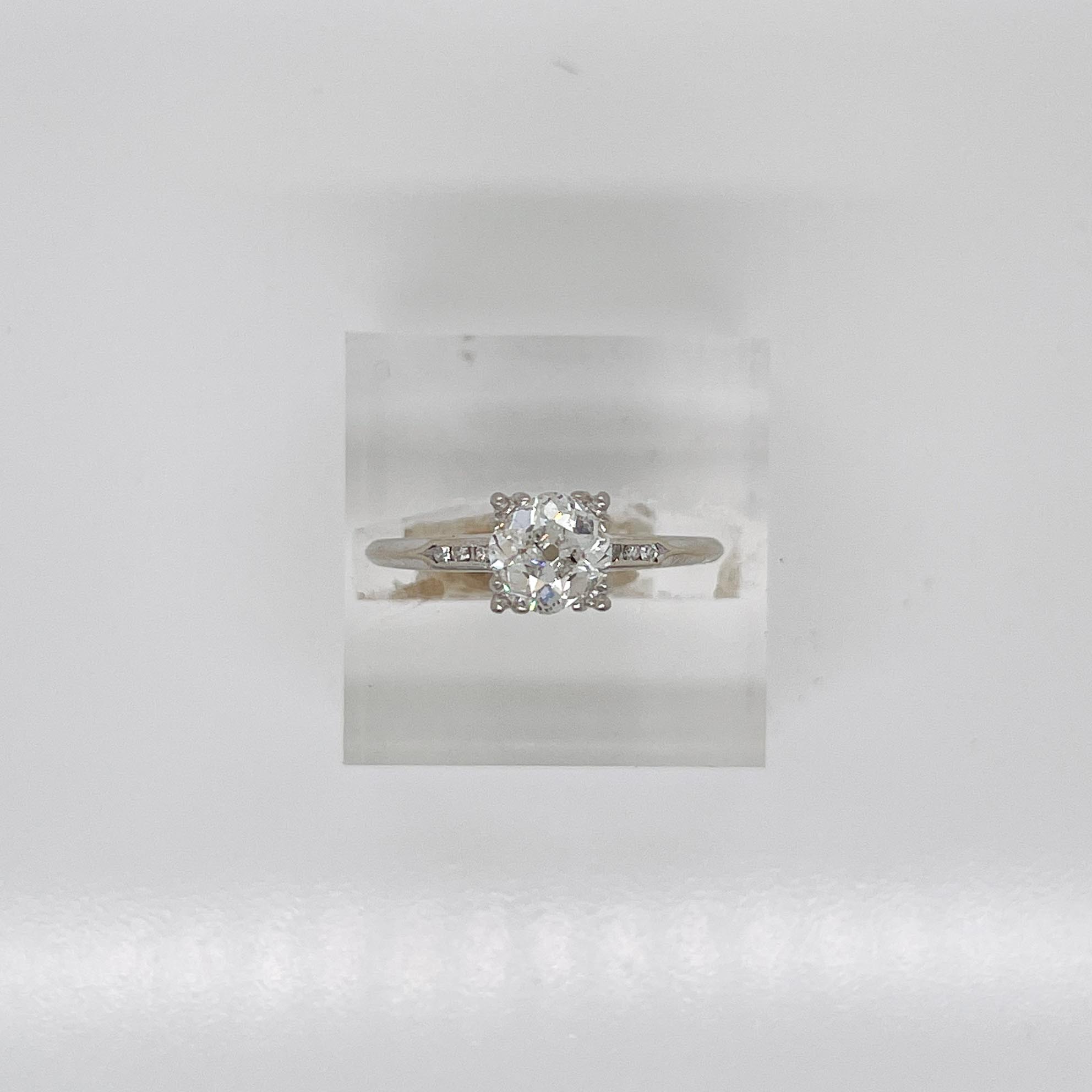 Rétro Bague de fiançailles vintage en or blanc 14 carats et diamants taille vieille mine en vente
