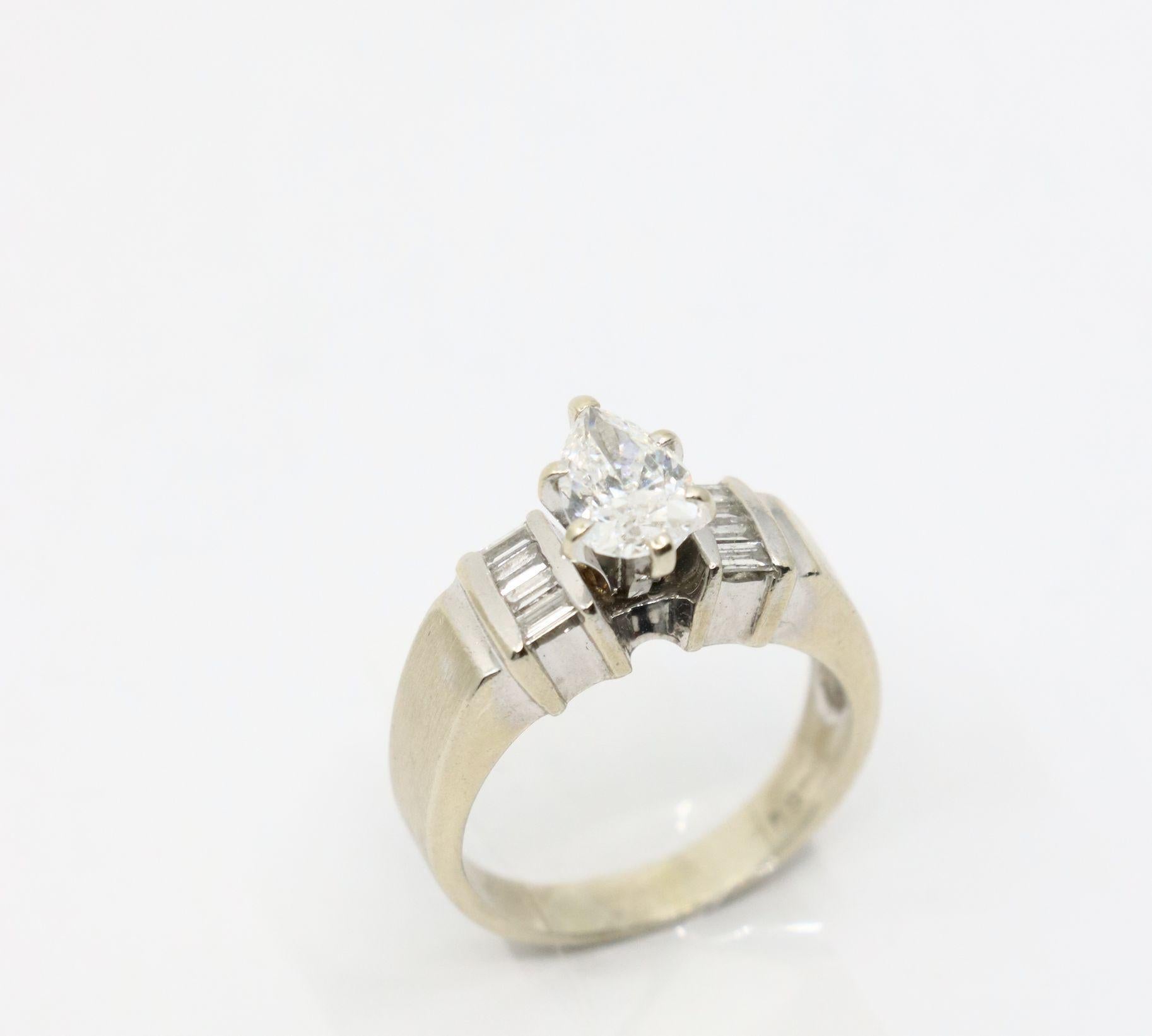 Vintage 14K Weißgold Birnenförmiger Diamantring in Birnenform im Angebot 6