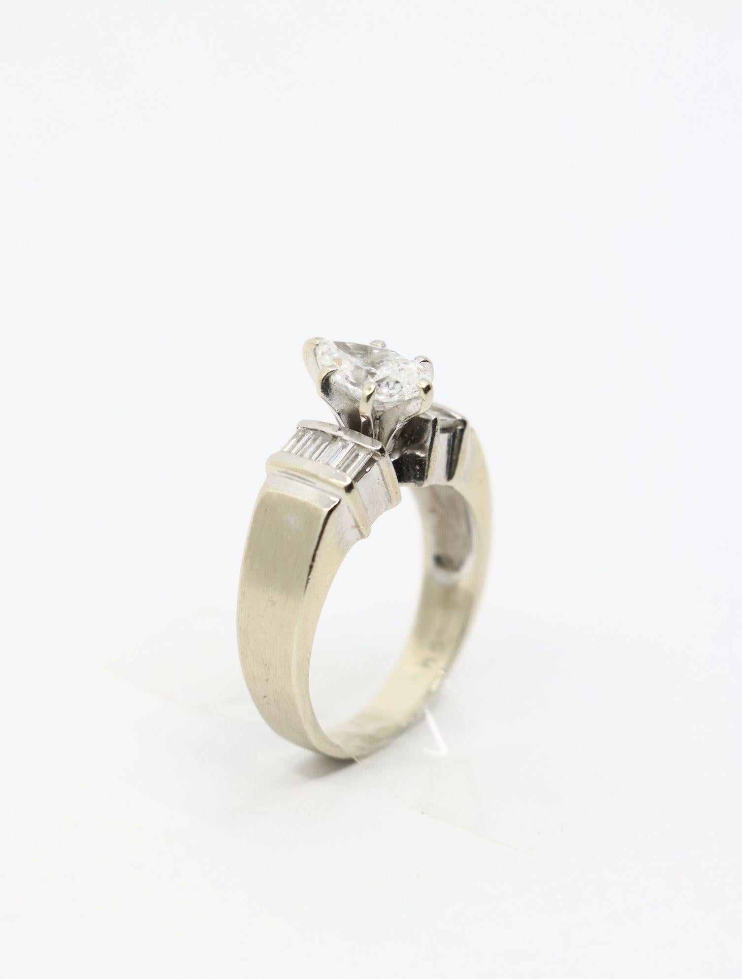 Vintage 14K Weißgold Birnenförmiger Diamantring in Birnenform im Angebot 7