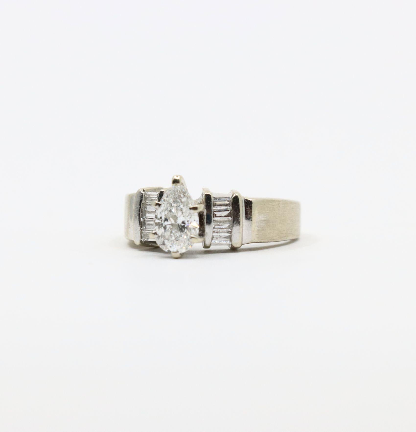 Vintage 14K Weißgold Birnenförmiger Diamantring in Birnenform Damen im Angebot