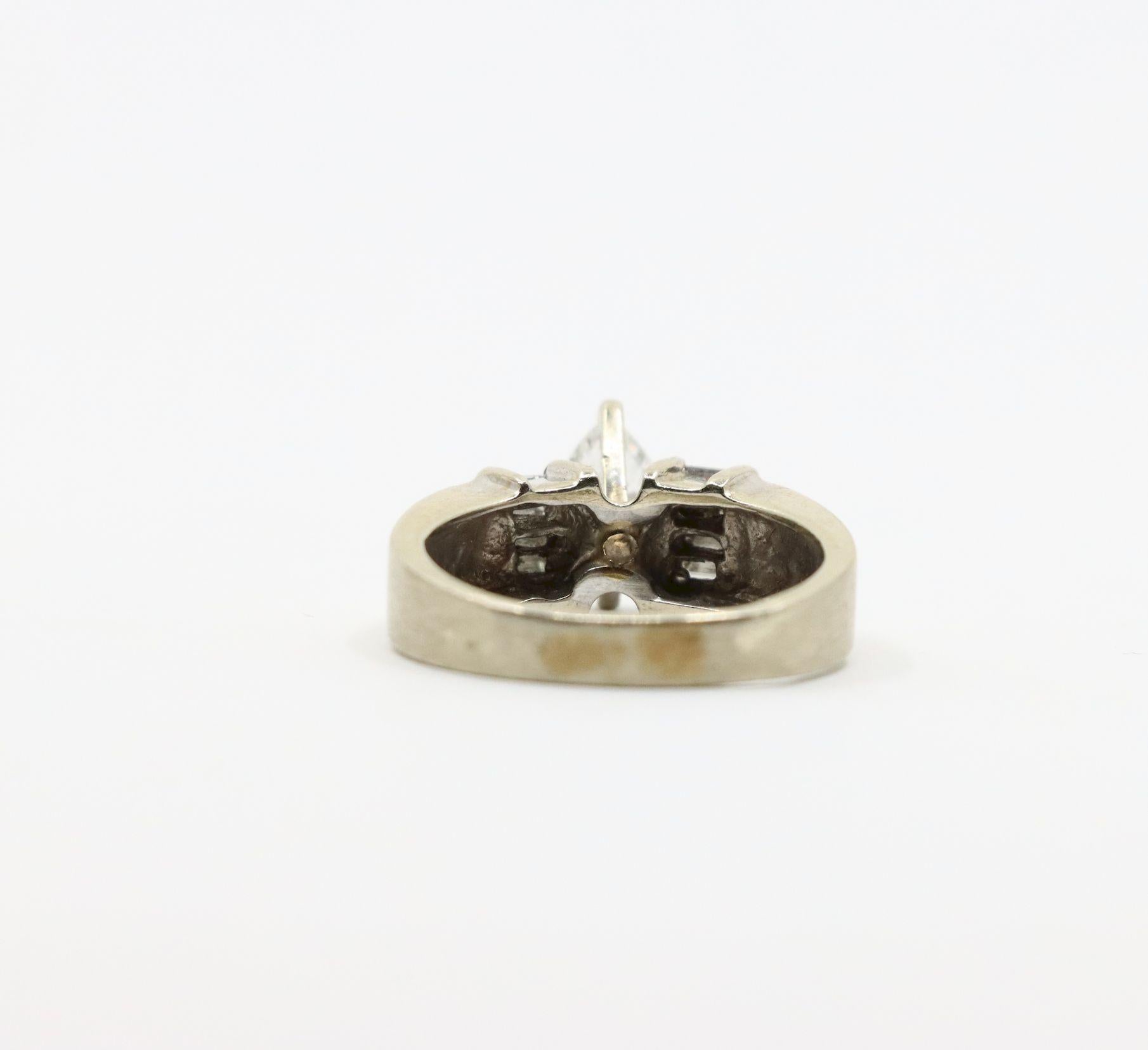 Vintage 14K Weißgold Birnenförmiger Diamantring in Birnenform im Angebot 1