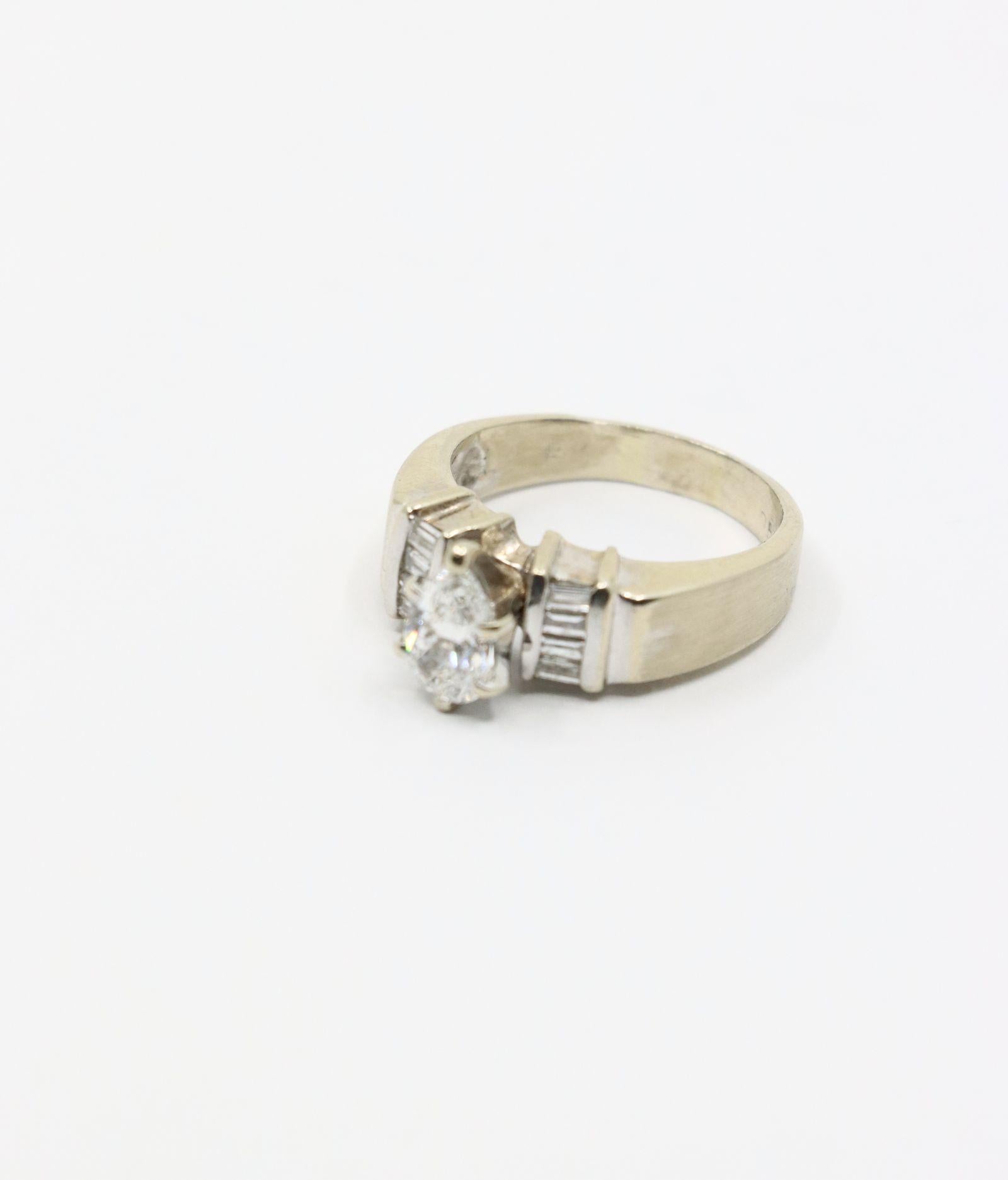 Vintage 14K Weißgold Birnenförmiger Diamantring in Birnenform im Angebot 3