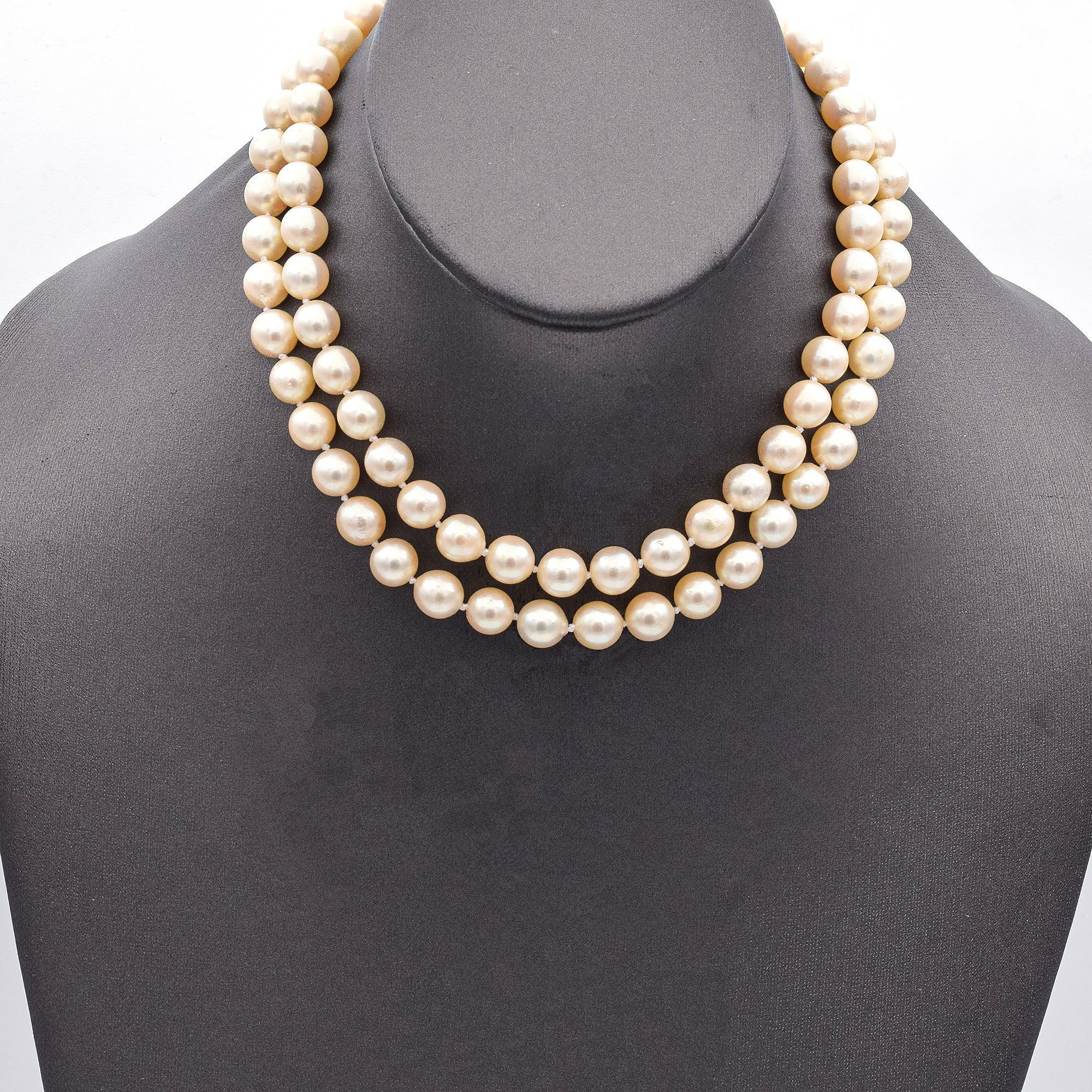 Doppelreihige Vintage-Halskette aus 14 Karat Weißgold mit Perlen und Diamanten und Perlenperlen (Rundschliff) im Angebot