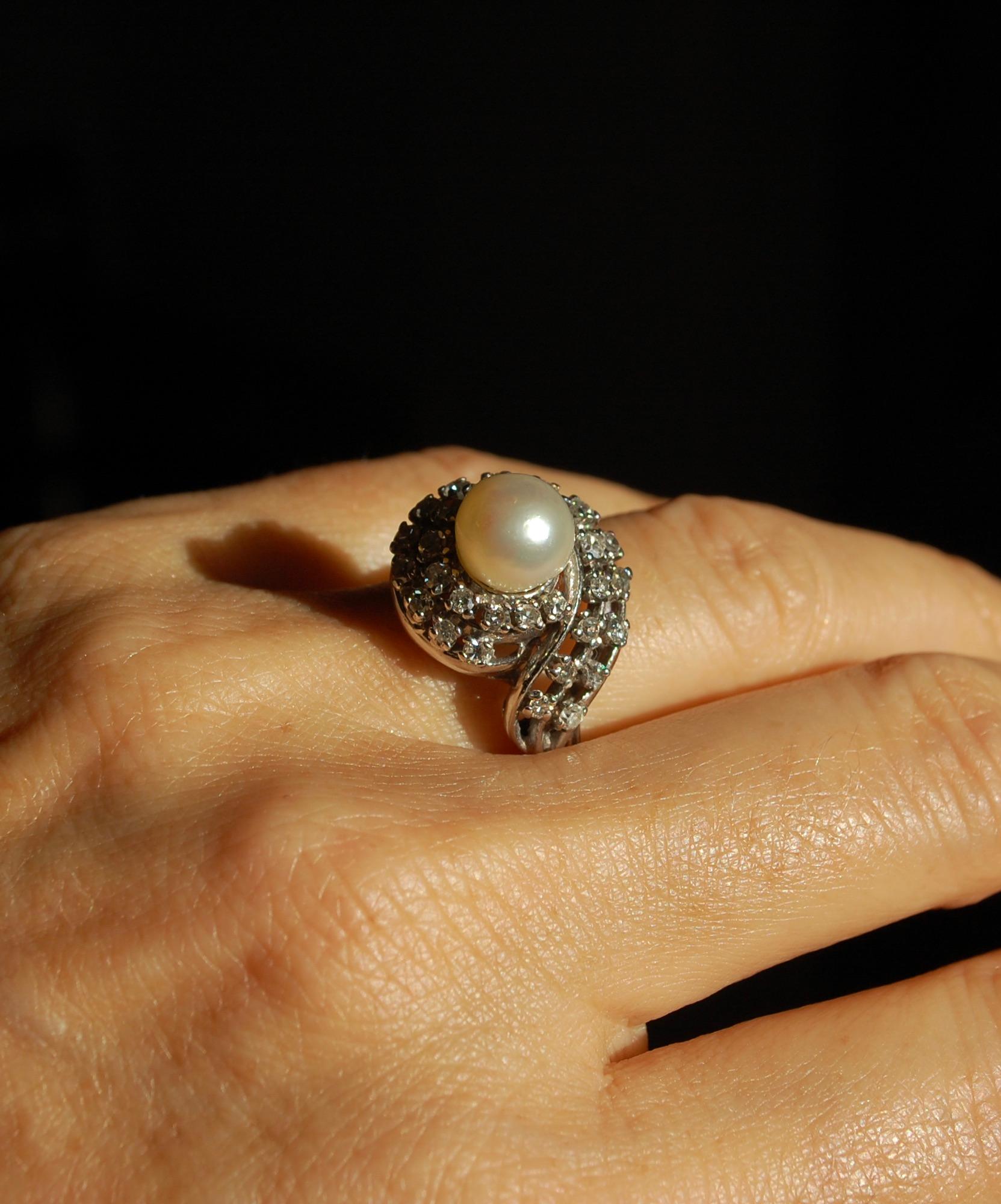  14k White Gold Pearl and Diamond Ring In Excellent Condition For Sale In Lake Worth, FL