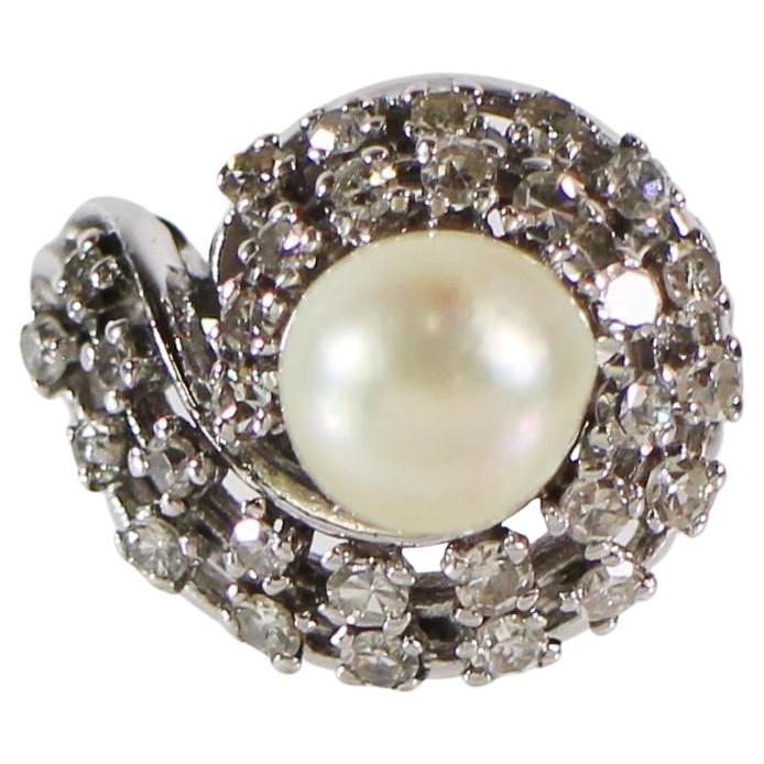 Stunning vintage about 1970s 14K white gold pearl and diamond ring.
Elegant 8 MM lustrous white pearl, swirl design surrounded with two row of sparkling 30 round cushion cut diamonds about 1.5 carat  (H-I color, SI-I clarity). Ring size 6 1/2, weigh