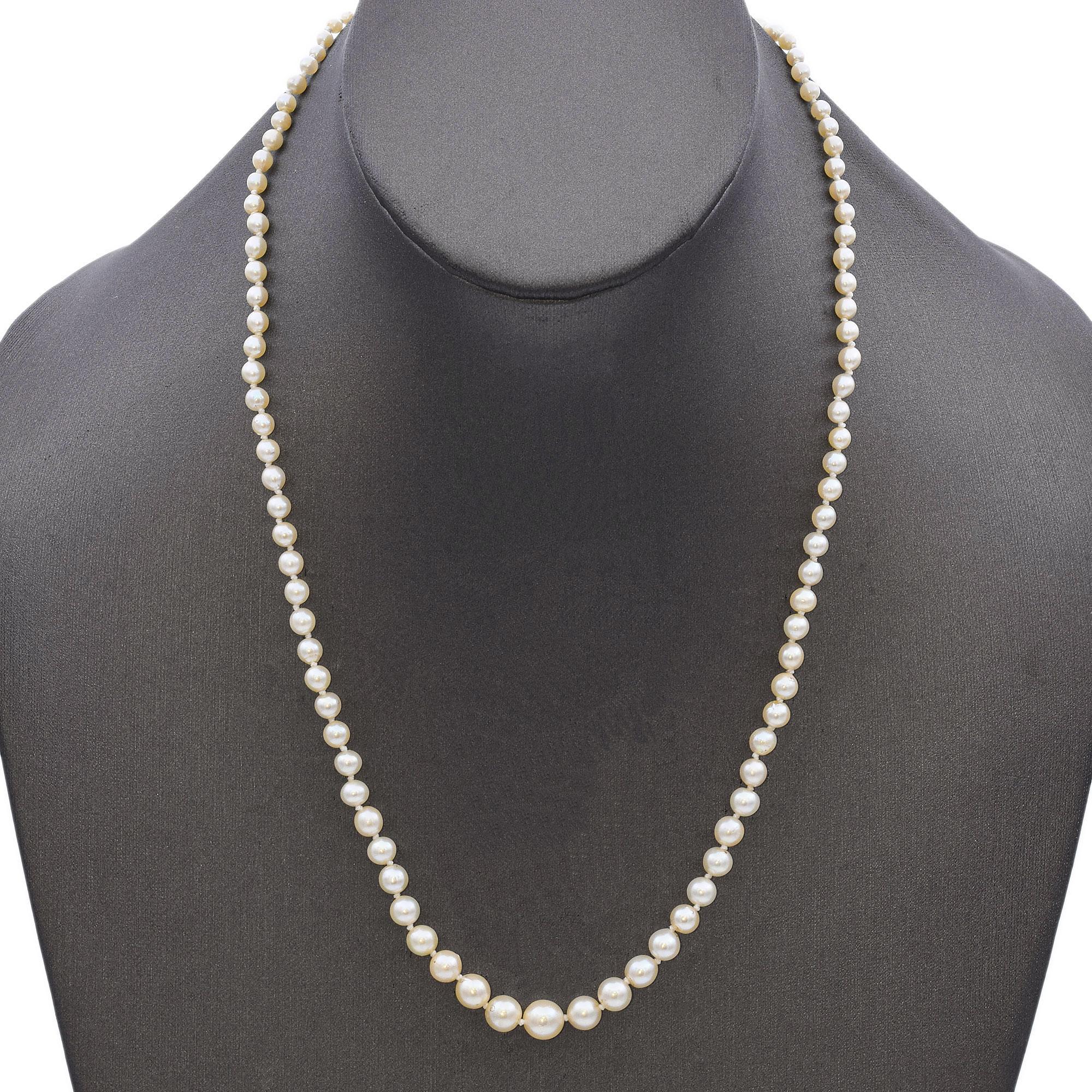 Taglio rotondo Collana vintage con perle e diamanti in oro bianco 14k con chiusura a filo in vendita