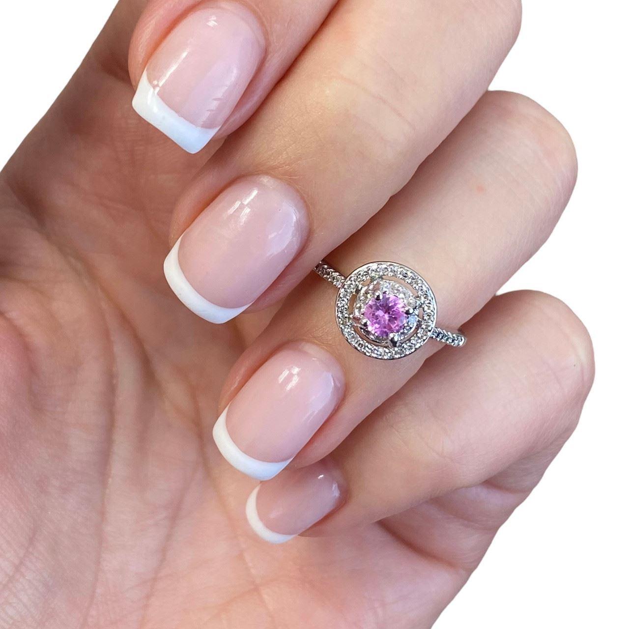 Anello vintage in oro bianco 14k con spinello rotondo da 0,43 carati e diamanti a raggiera In condizioni ottime a Los Angeles, CA