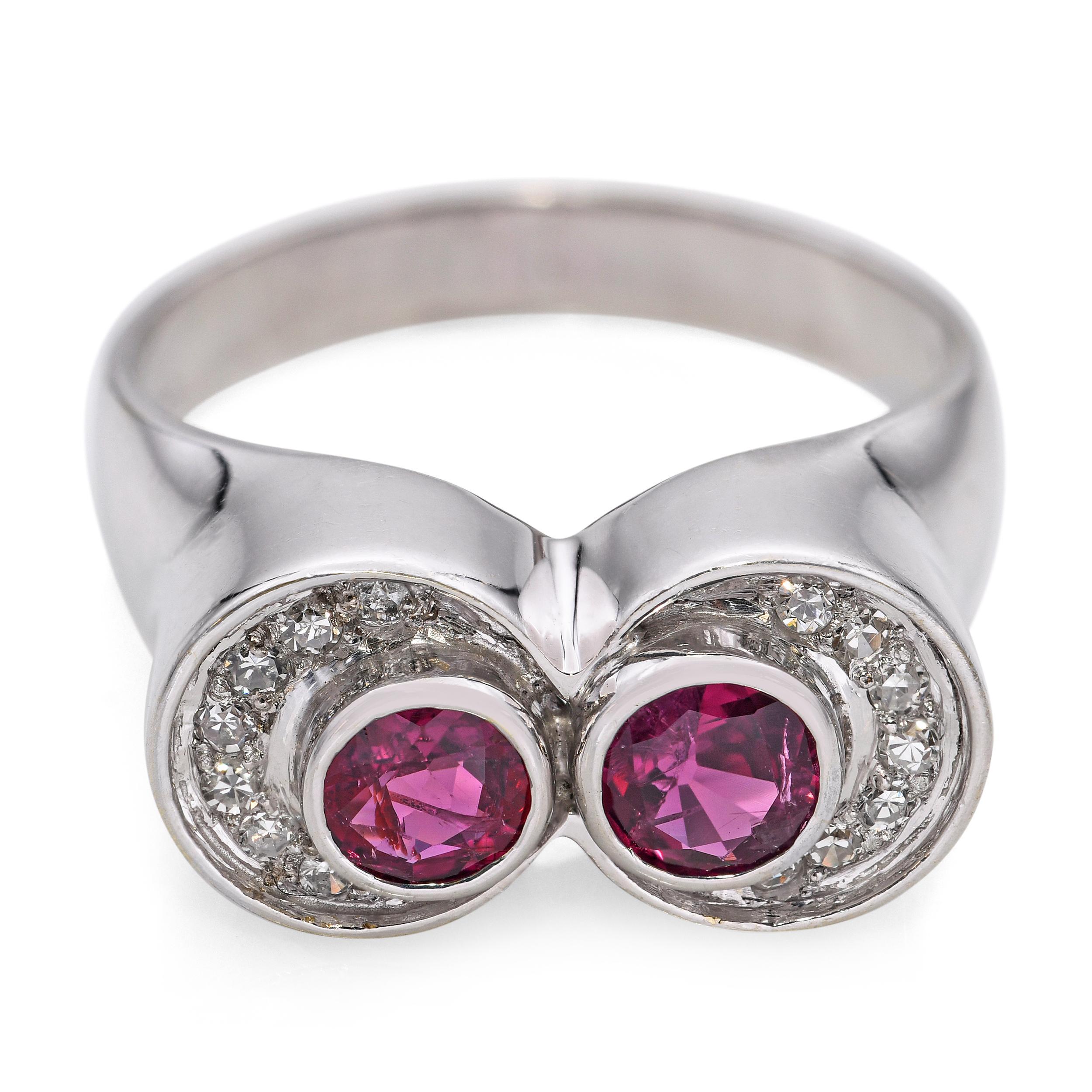 Bague vintage en or blanc 14k avec rubis et diamants Bon état - En vente à New York, NY