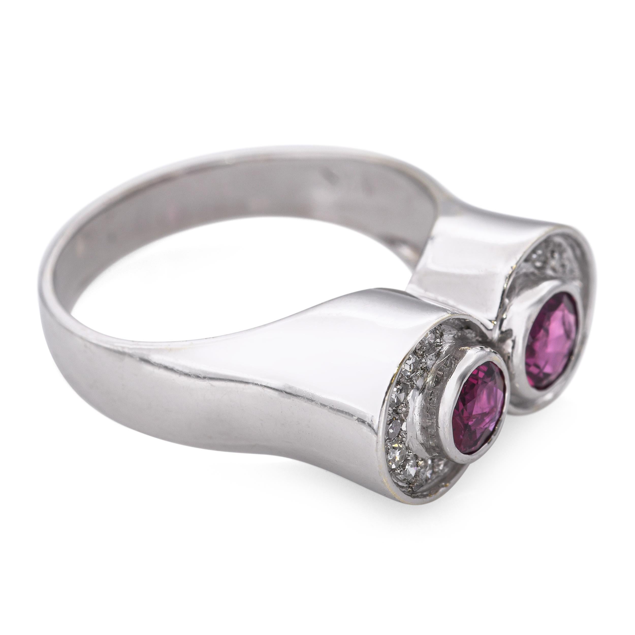 Bague vintage en or blanc 14k avec rubis et diamants en vente 2