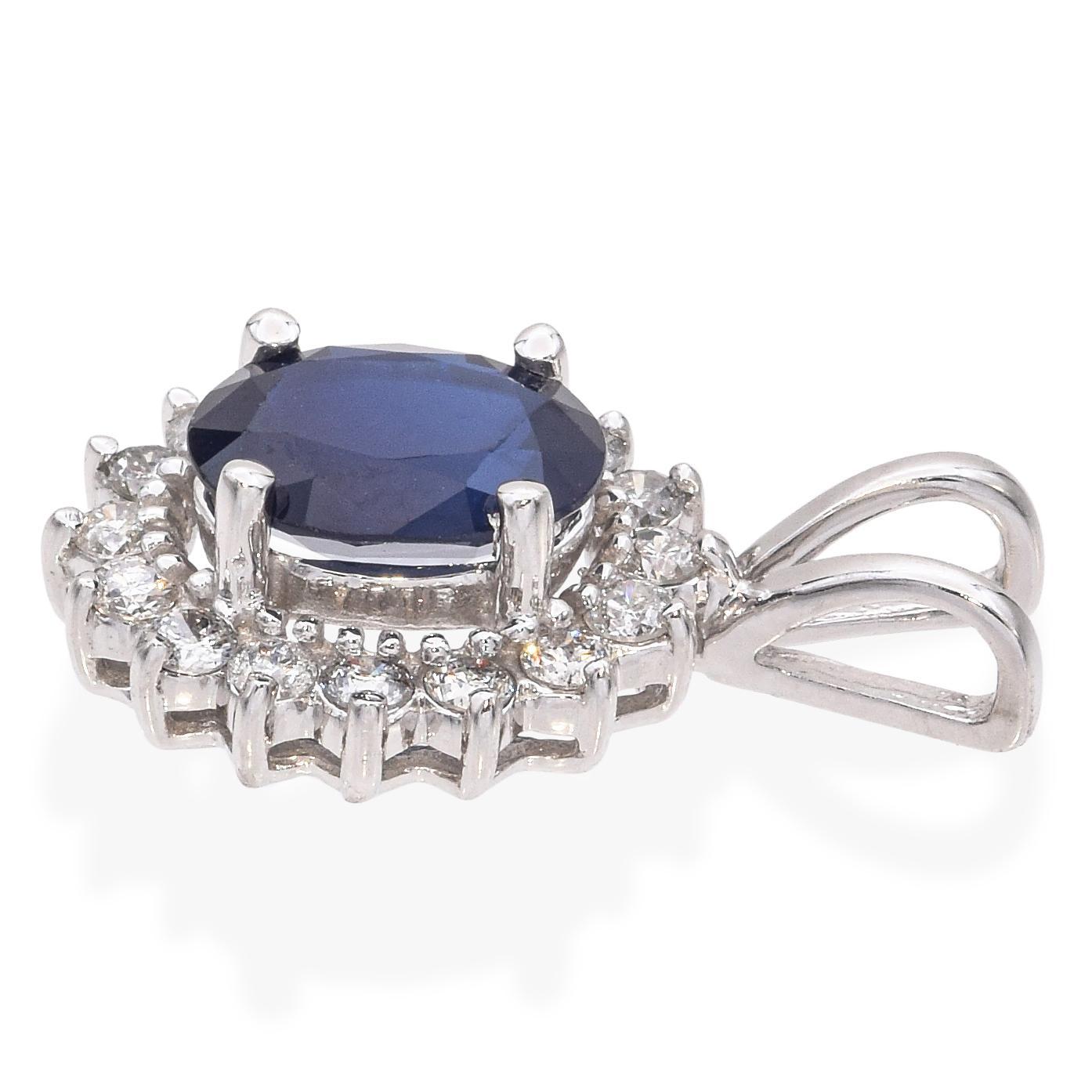 Pendentif vintage en or blanc 14 carats avec saphir et diamants en vente 1