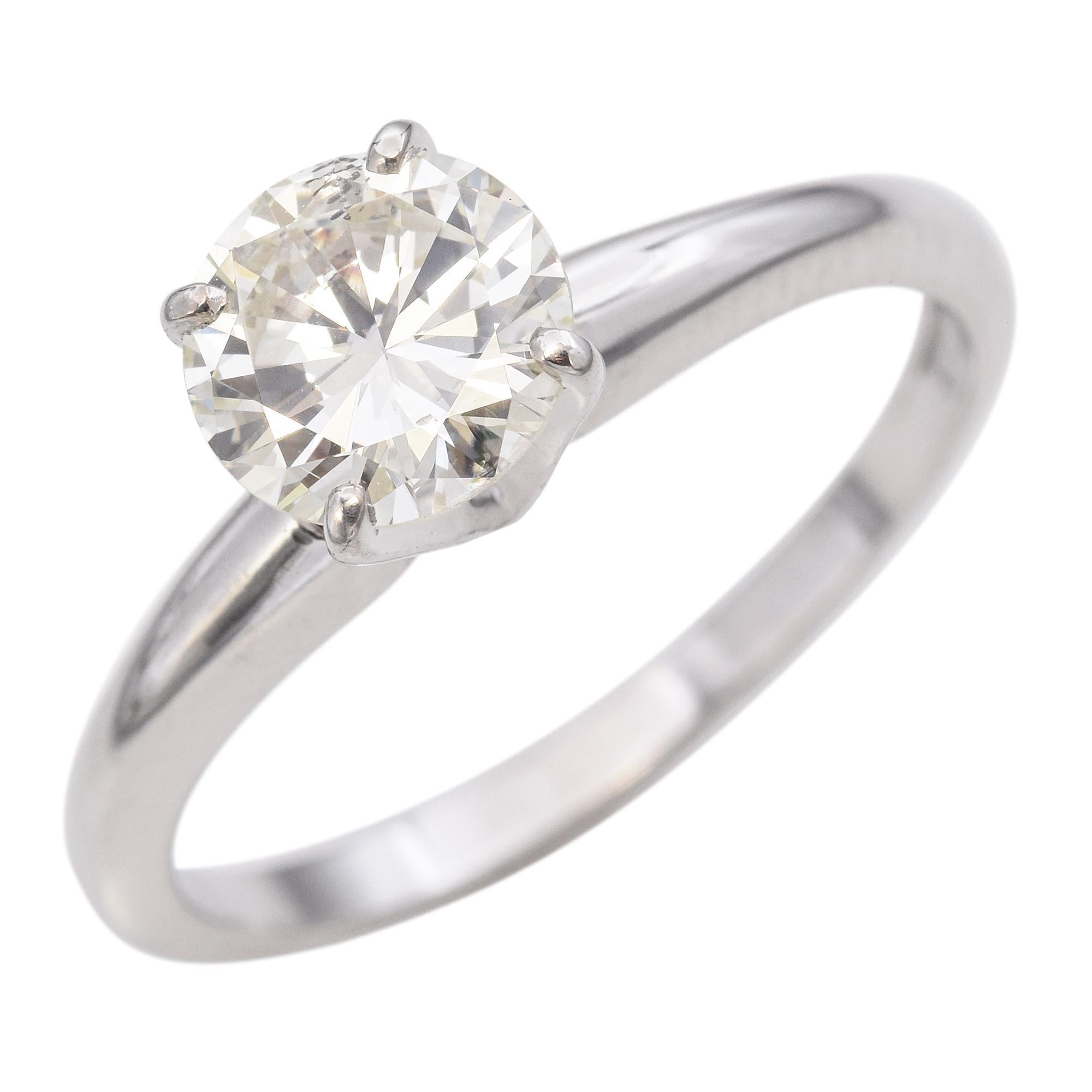 Taglio rotondo Anello Solitario d'epoca in oro bianco 14k in vendita